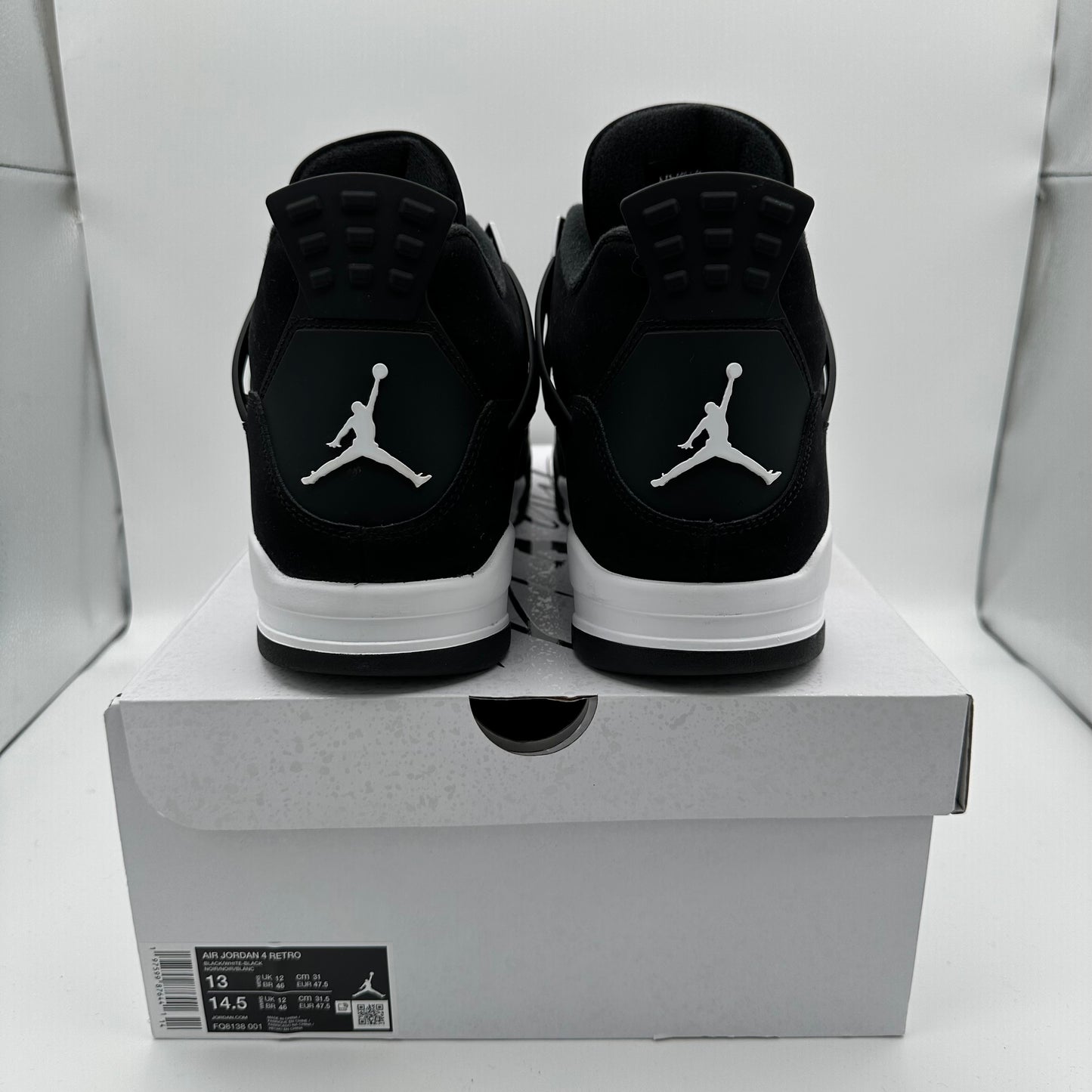 Jordan 4 Retro White Thunder VNDS *pre-owned* (SIZE 13)