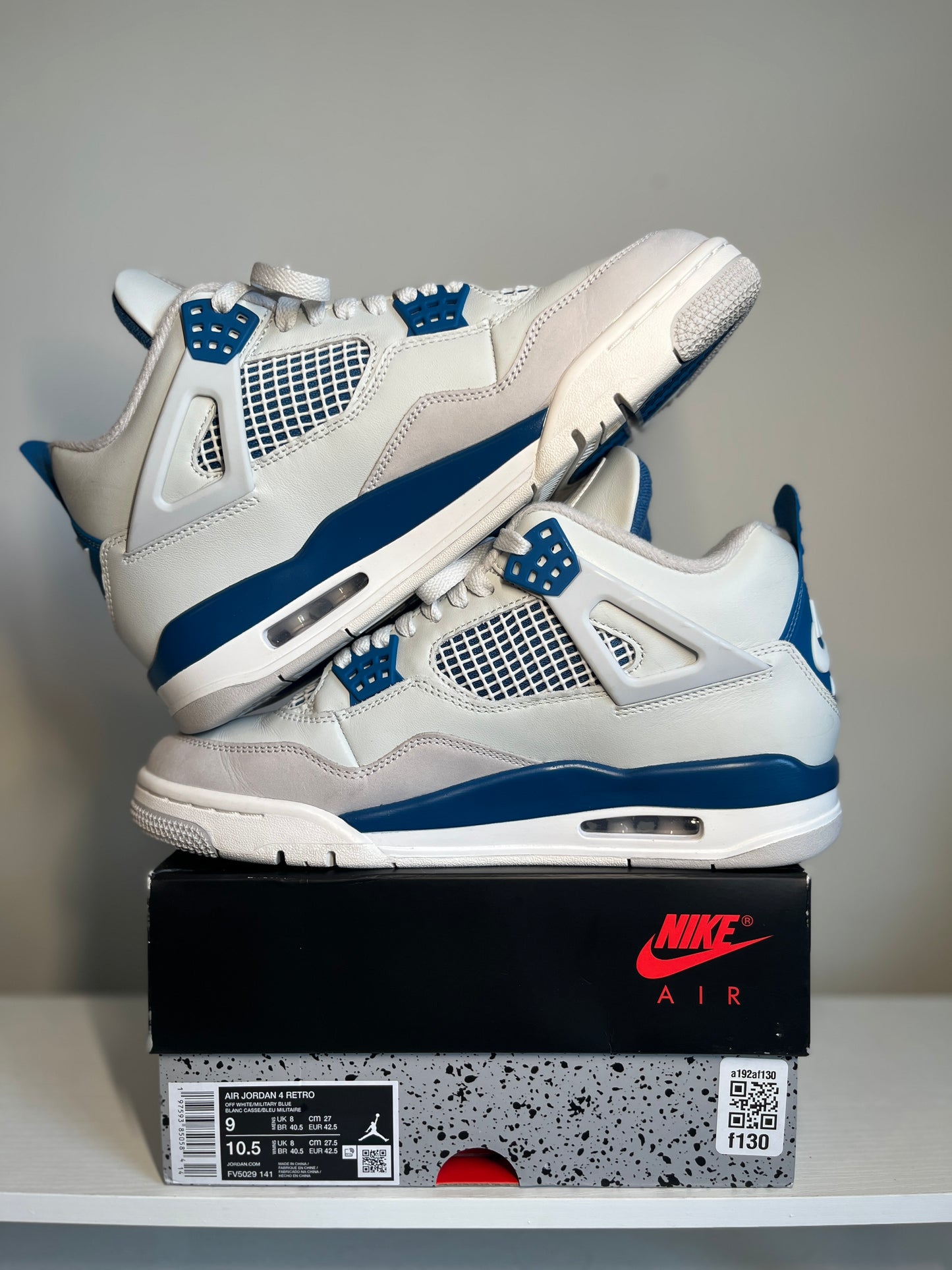 Jordan 4 Retro Military Blue (2024) *pre-owned* (SIZE 9)