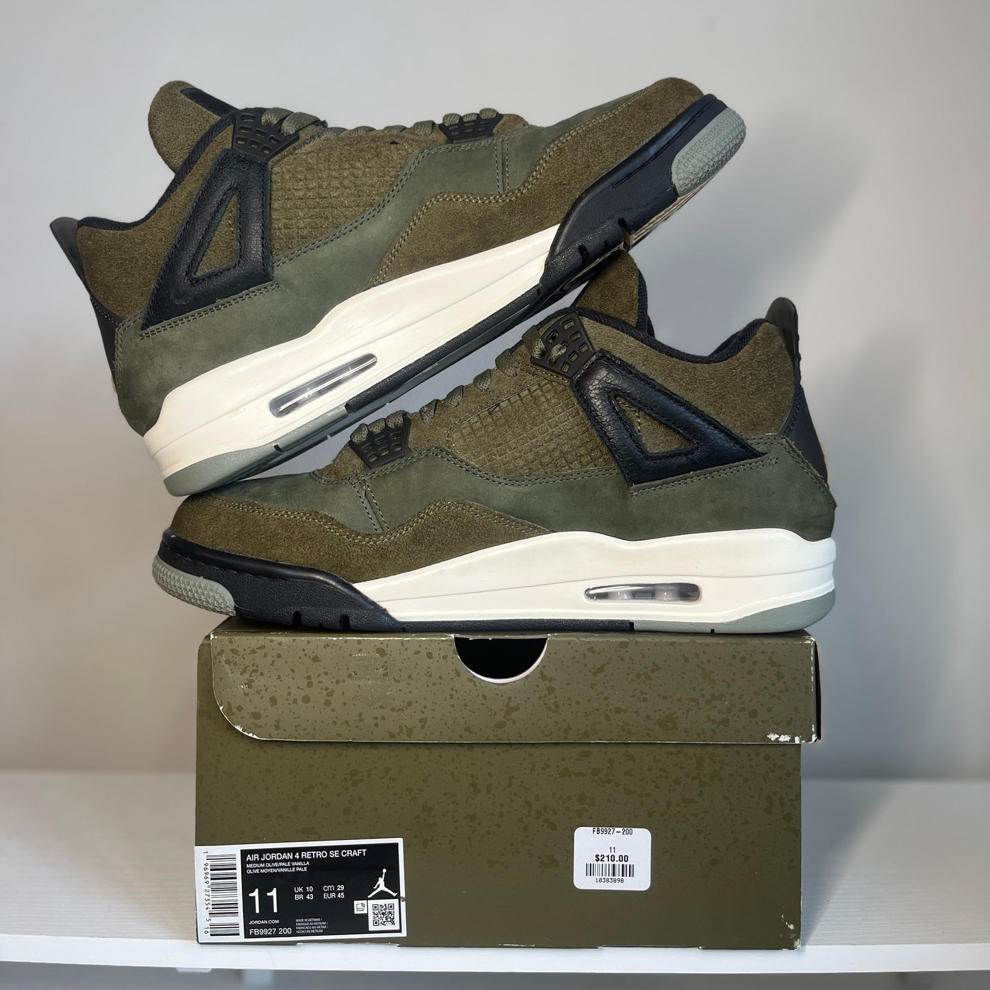 Air Jordan 4 Retro SE Craft Medium Olive *pre-owned* (SIZE 11)