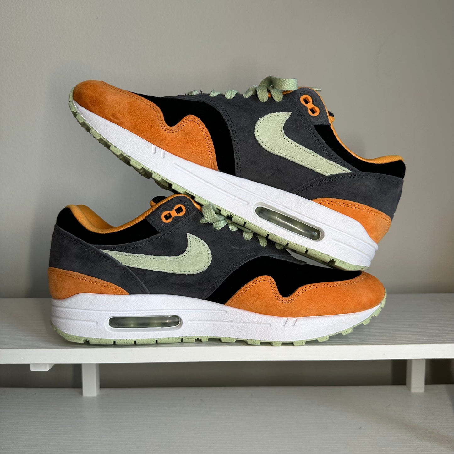 Nike Air Max 1 PRM Duck Honey Dew *pre-owned* (SIZE 9)