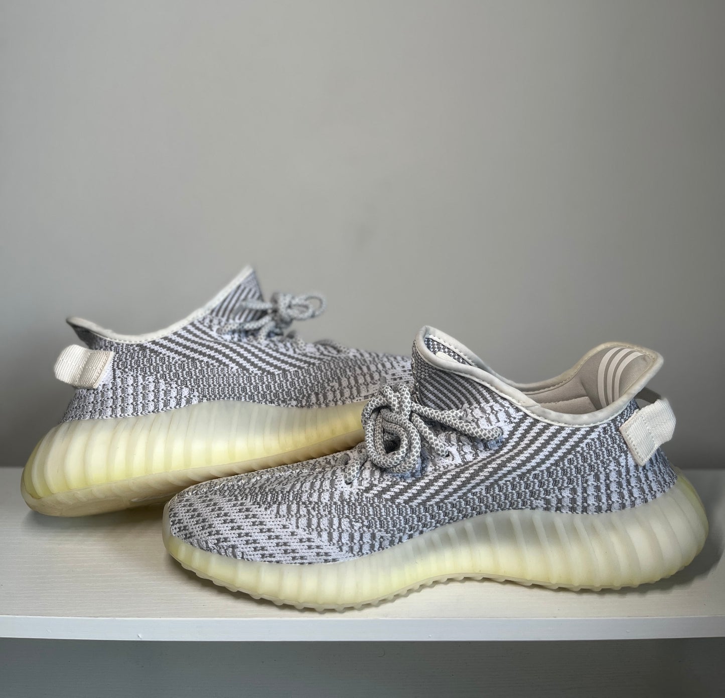 adidas Yeezy Boost 350 v2 Static (no box) *pre-owned* (SIZE 9)