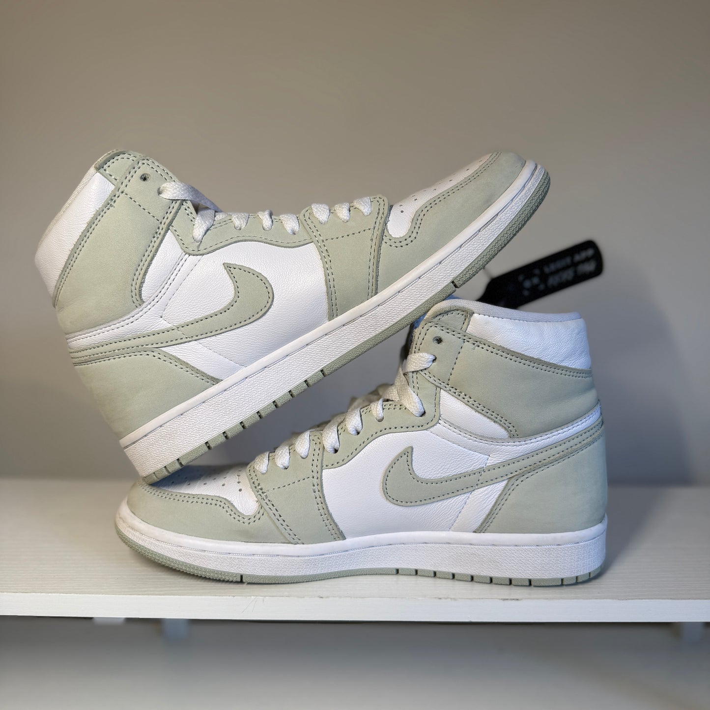 Jordan 1 Retro High OG Seafoam *pre-owned* (SIZE 8W)