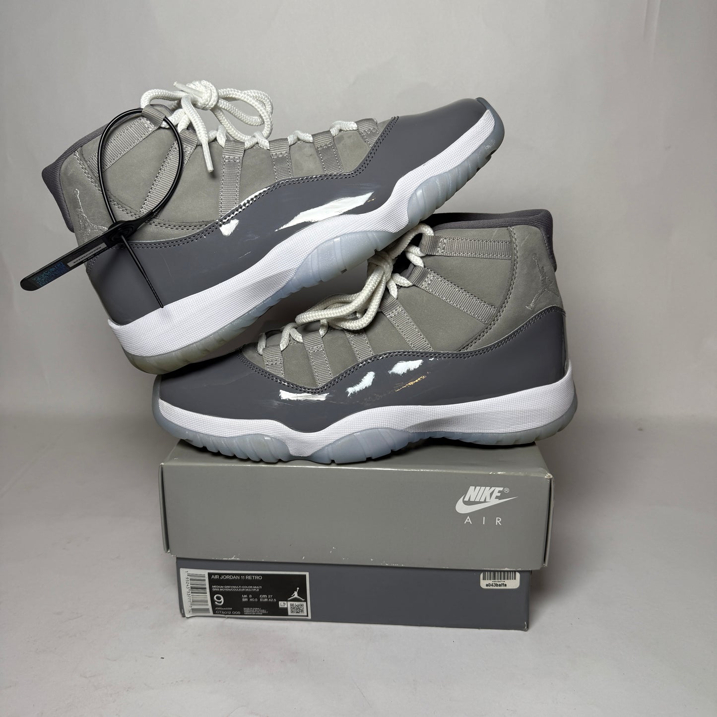 Jordan 11 Retro Cool Grey (2021) *pre-owned* (SIZE 9)