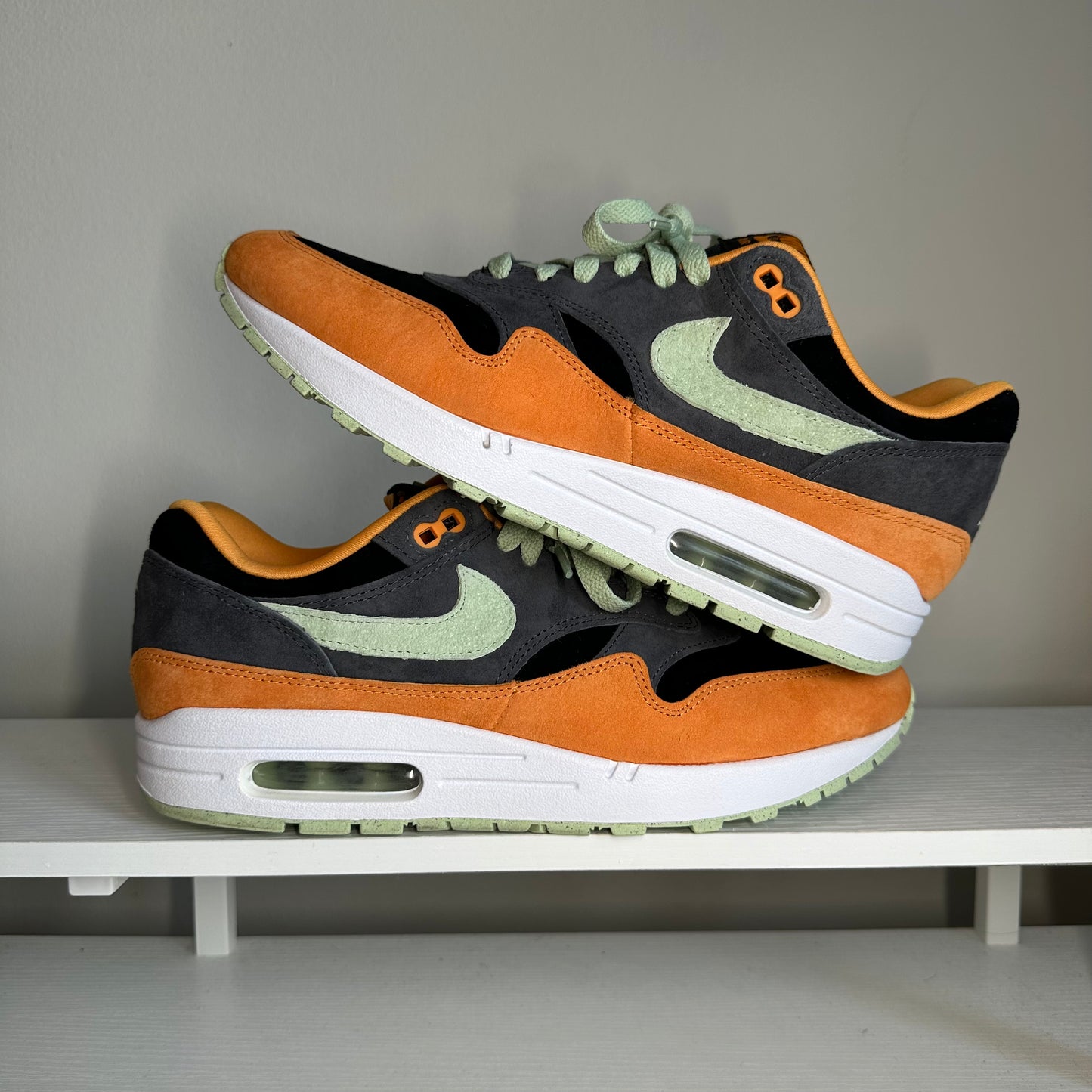 Nike Air Max 1 PRM Duck Honey Dew *pre-owned* (SIZE 9)