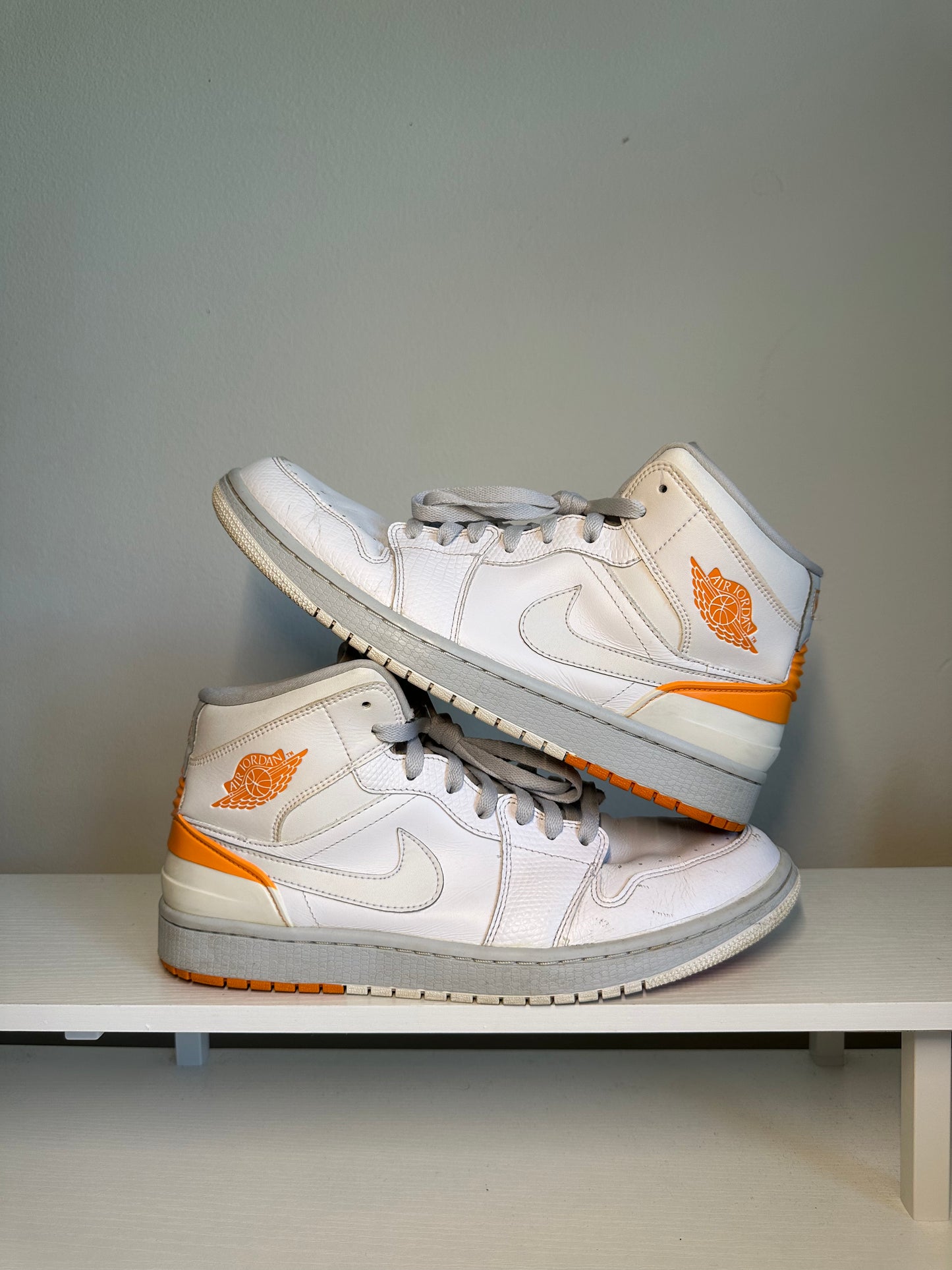 Jordan 1 Retro '86 White Kumquat (no box) *pre-owned* (SIZE 11)