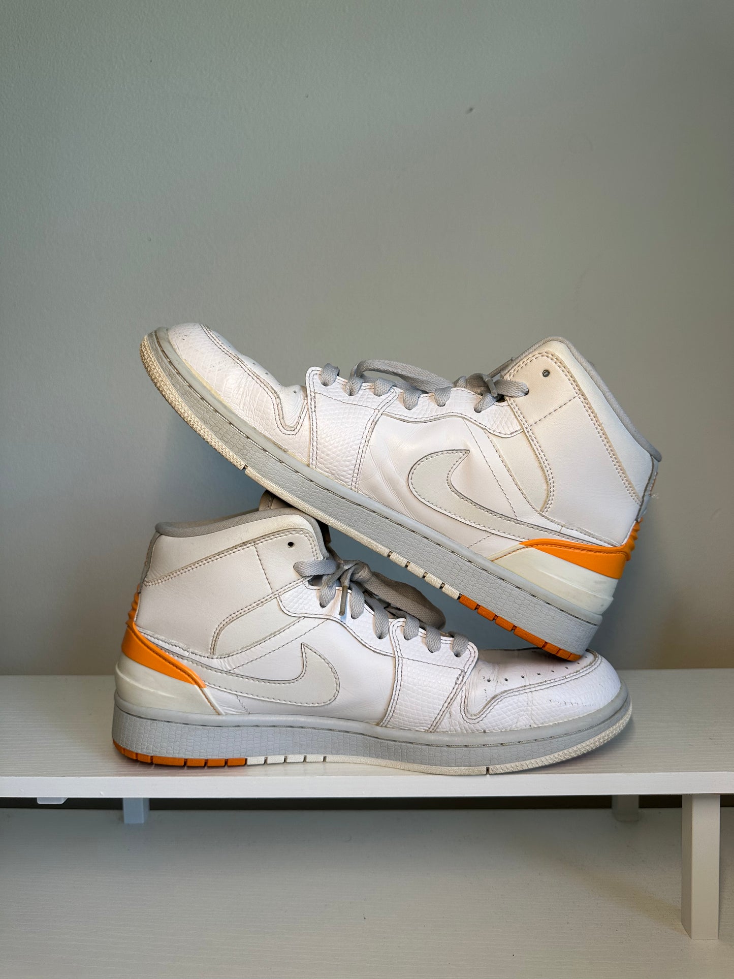 Jordan 1 Retro '86 White Kumquat (no box) *pre-owned* (SIZE 11)