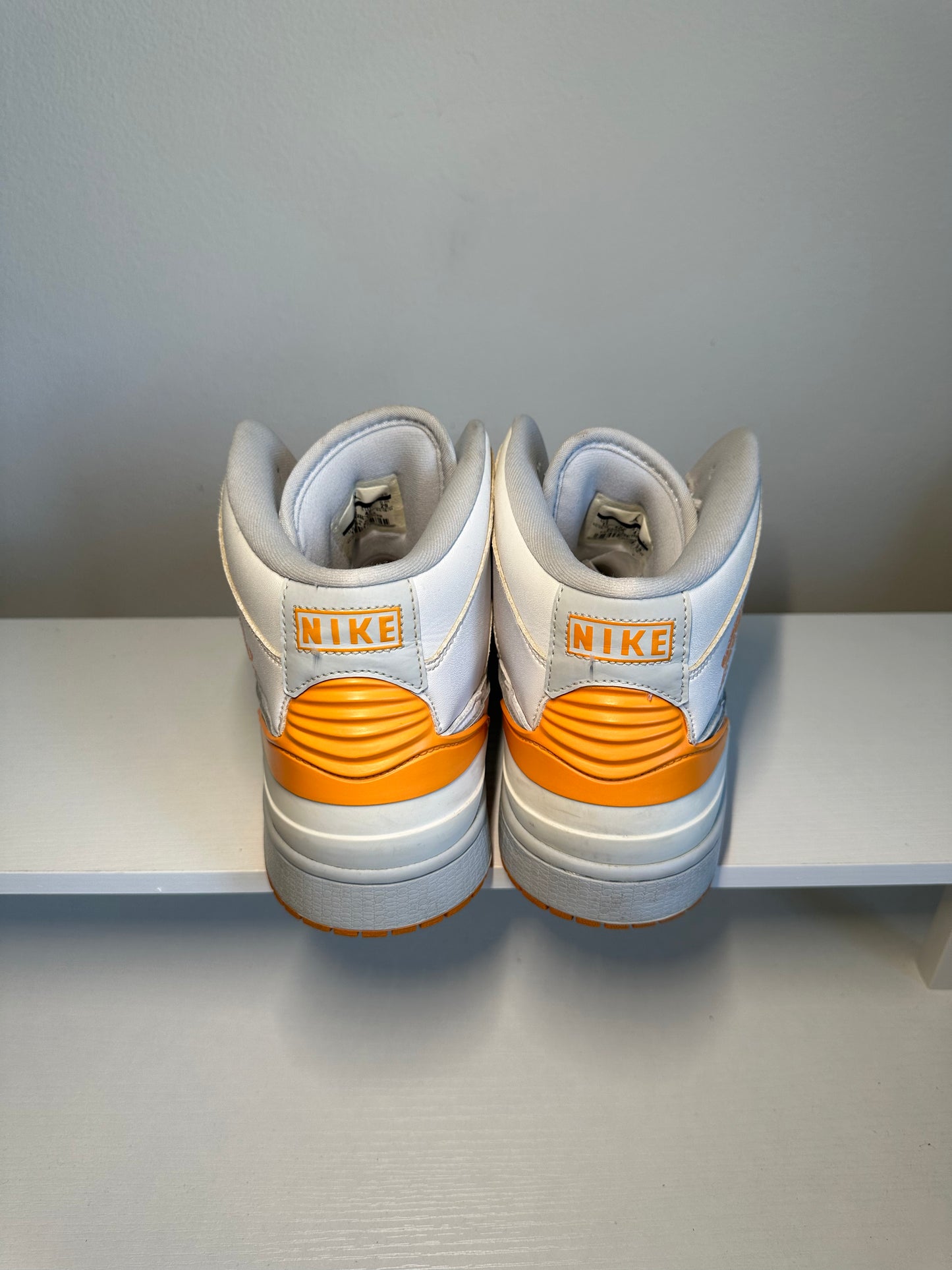 Jordan 1 Retro '86 White Kumquat (no box) *pre-owned* (SIZE 11)