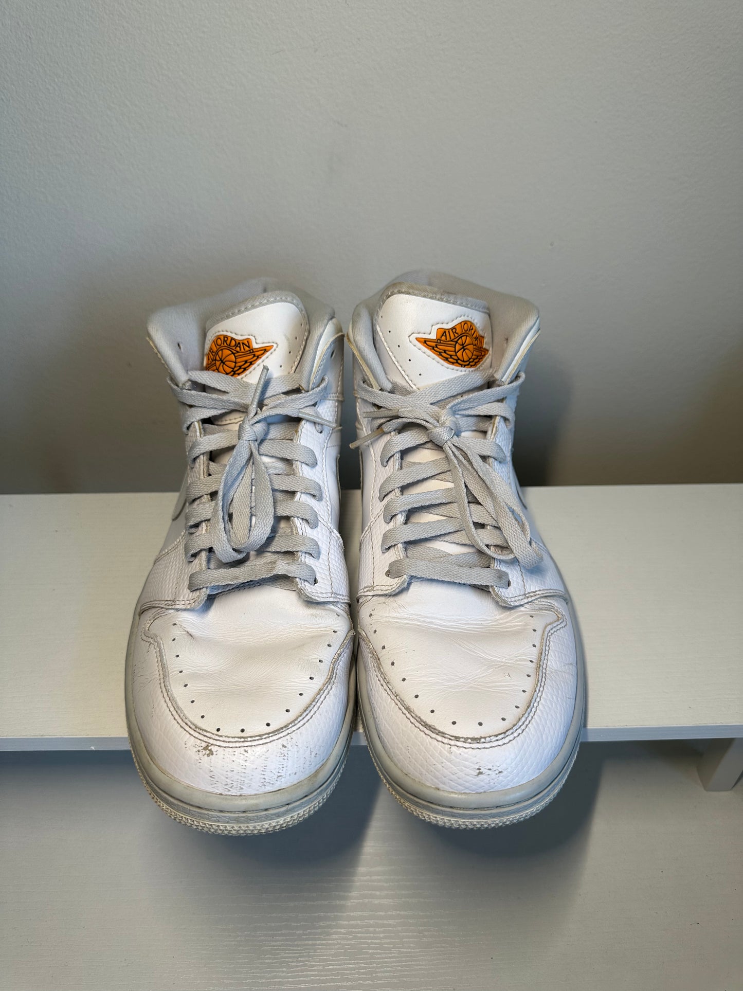 Jordan 1 Retro '86 White Kumquat (no box) *pre-owned* (SIZE 11)