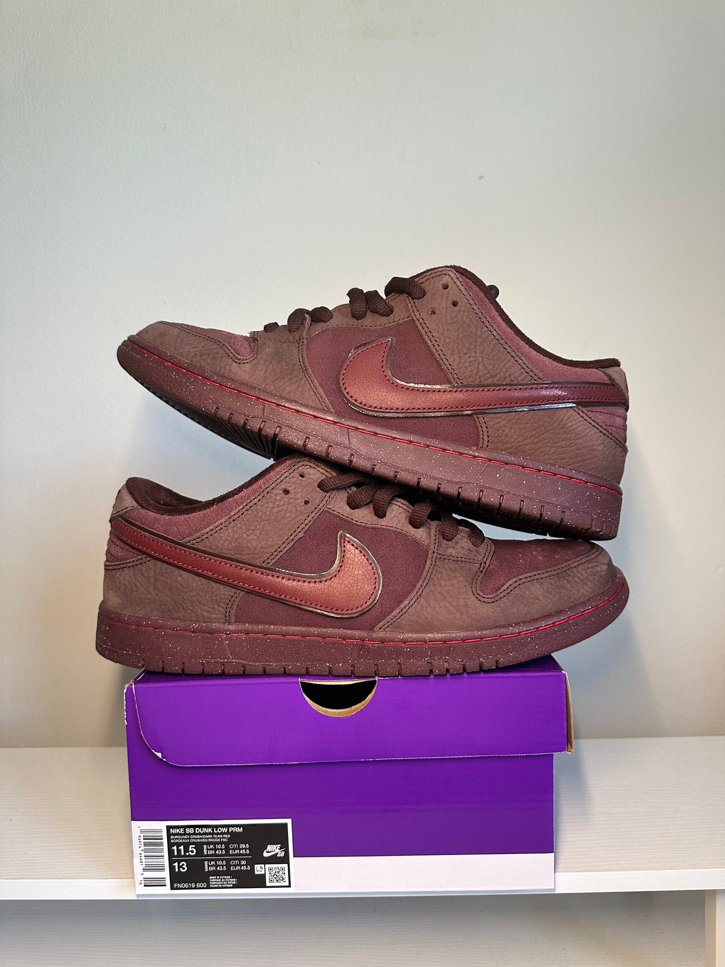 Nike SB Dunk Low City of Love Burgundy Crush *pre-owned* (SIZE 11.5)