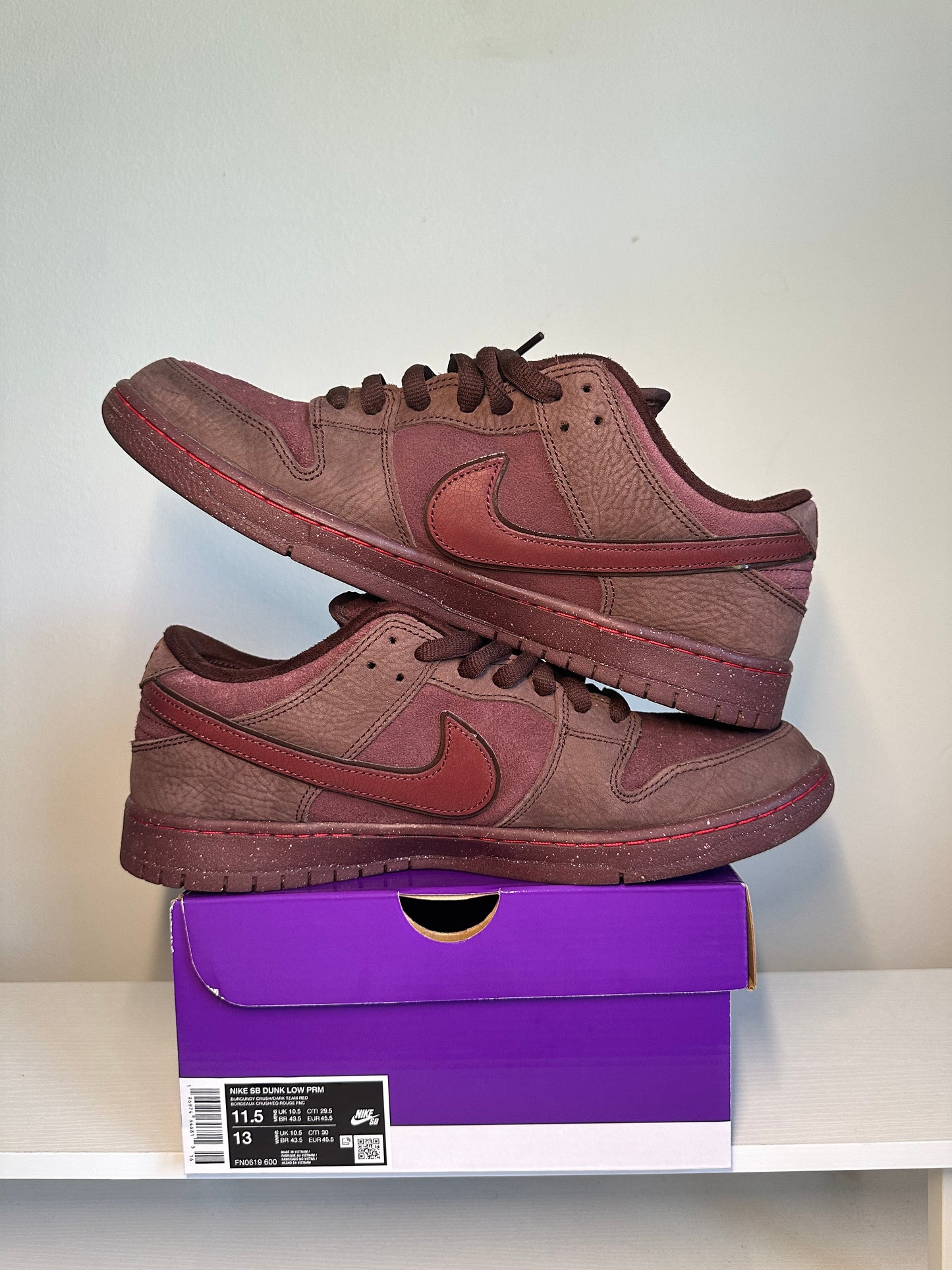 Nike SB Dunk Low City of Love Burgundy Crush *pre-owned* (SIZE 11.5)