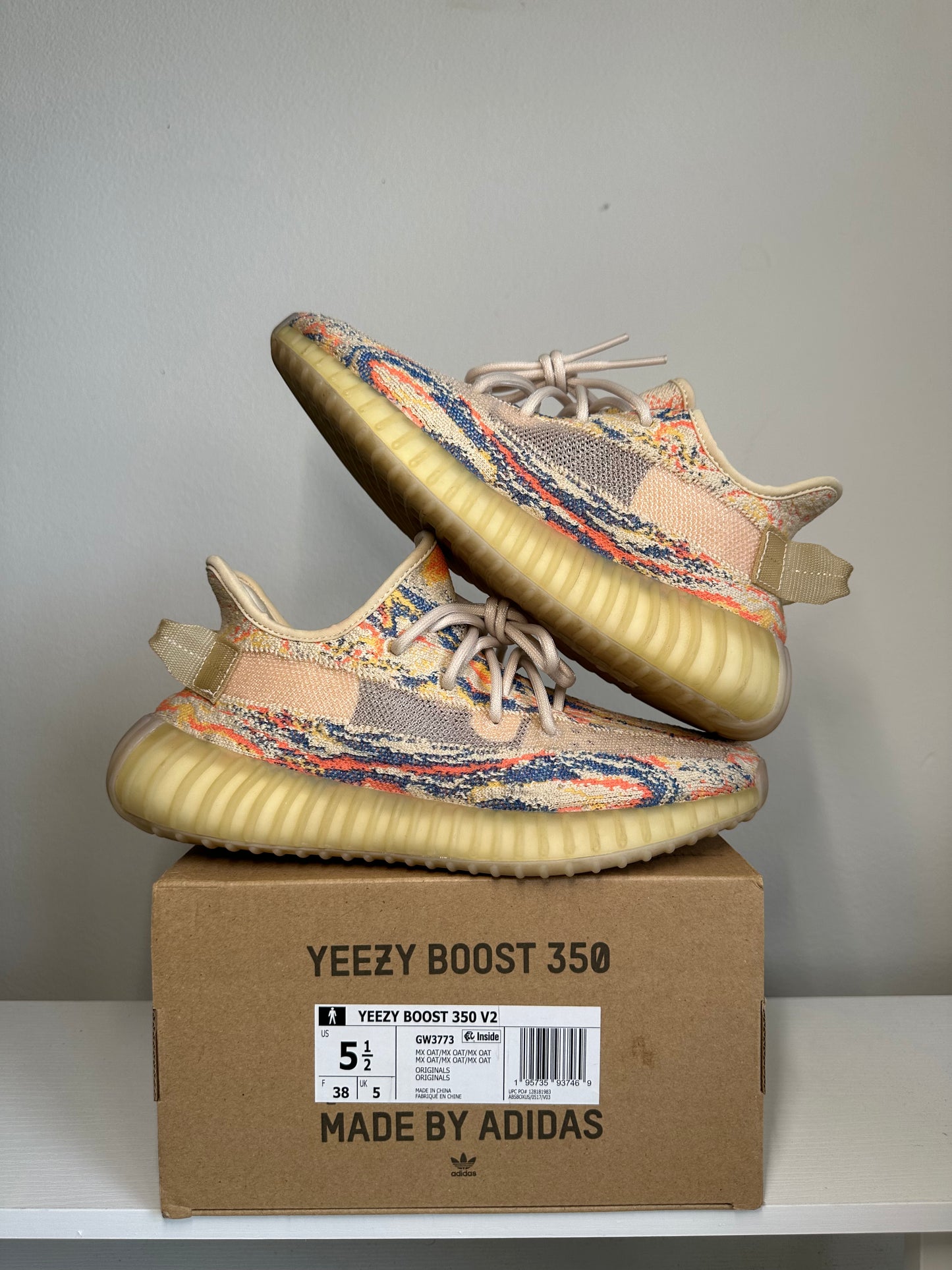 adidas Yeezy Boost 350 V2 MX Oat *pre-owned* (SIZE 5.5Y)