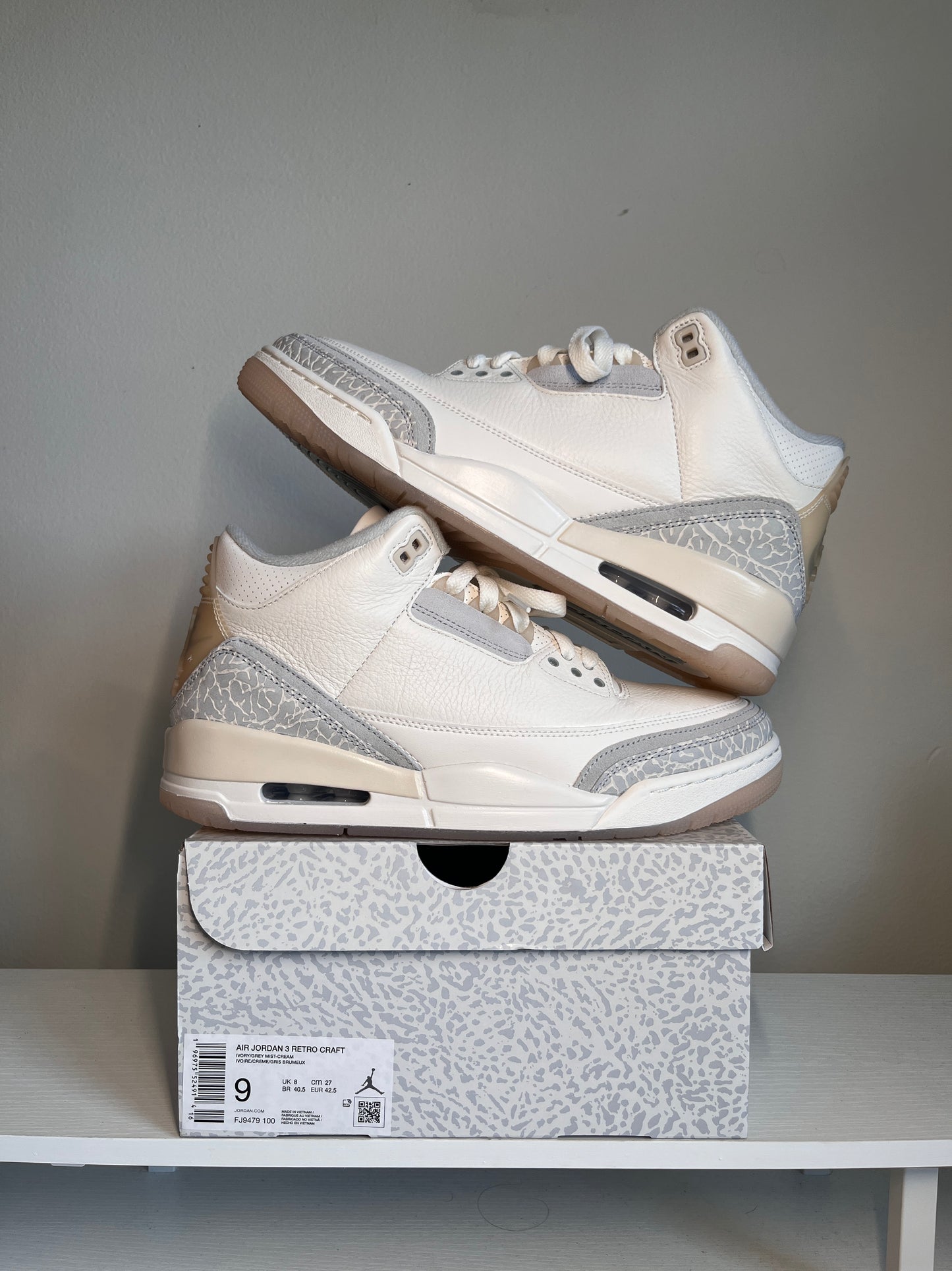 Jordan 3 Retro Craft Ivory *pre-owned* (SIZE 9)