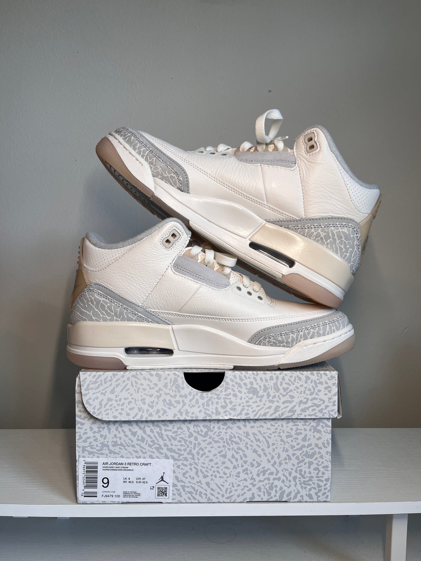 Jordan 3 Retro Craft Ivory *pre-owned* (SIZE 9)