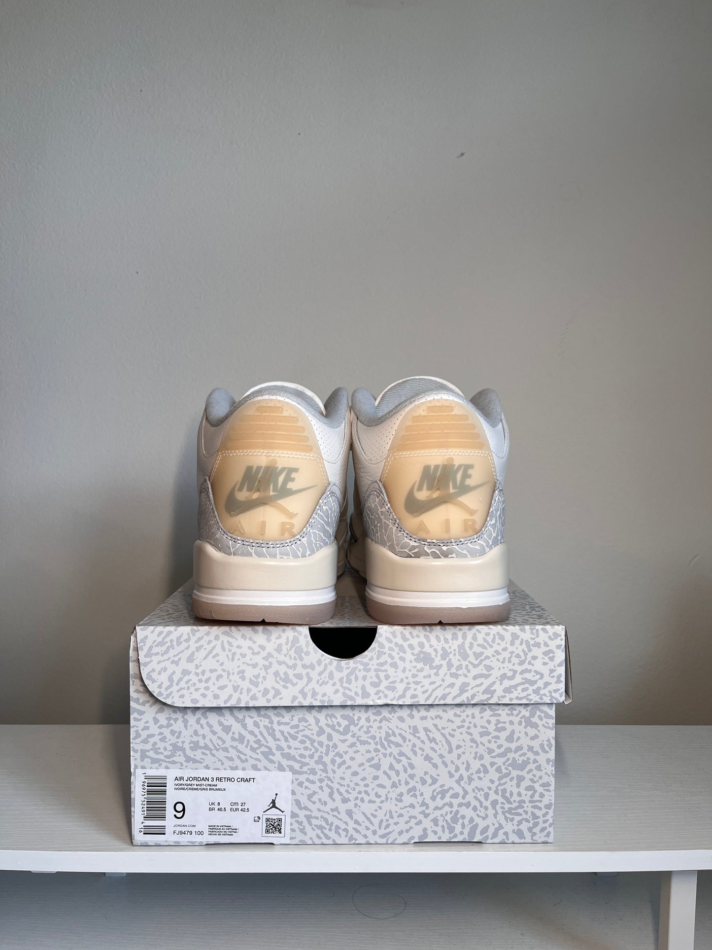 Jordan 3 Retro Craft Ivory *pre-owned* (SIZE 9)