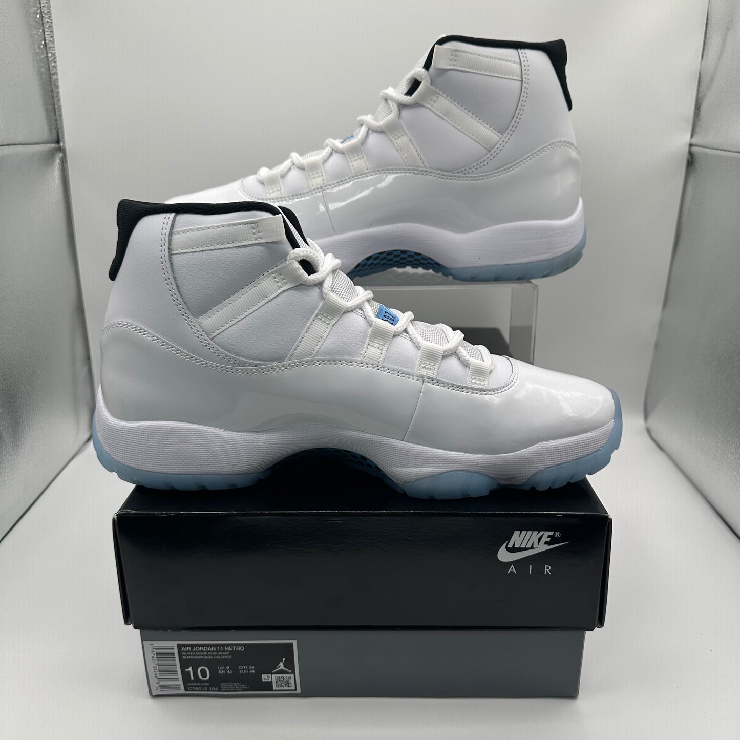 Jordan 11 Retro Legend Blue Insides of Shoes