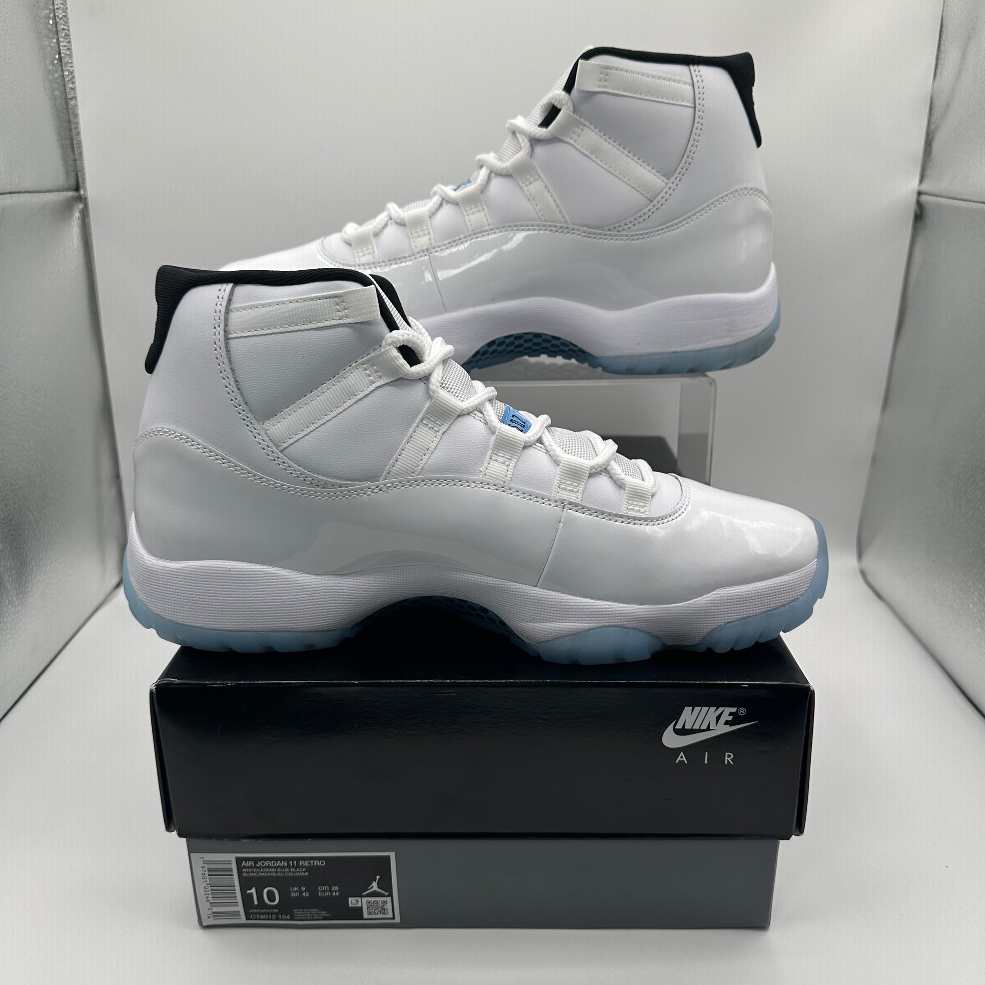 Jordan 11 Retro Legend Blue Insides of Shoes