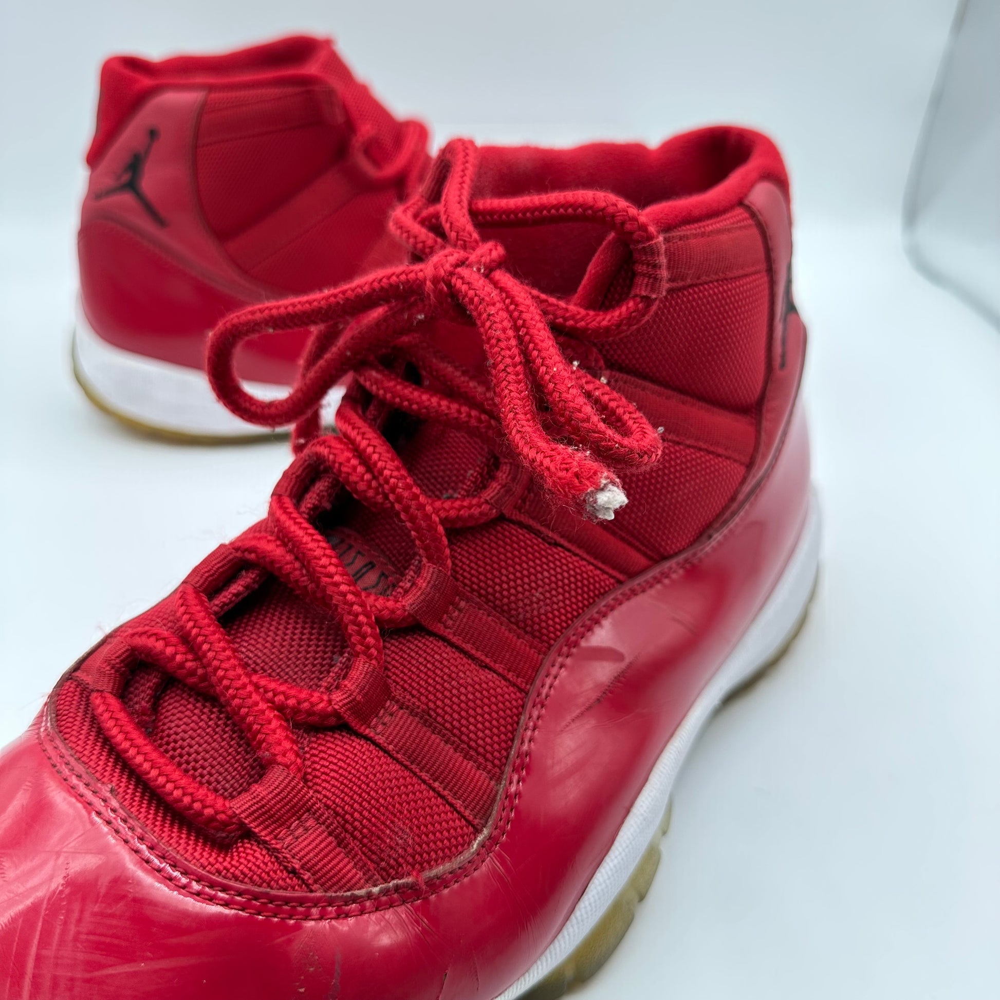 Jordan 11 Retro Win Like 96 Photo of Flaw (Cut Off Aglets)