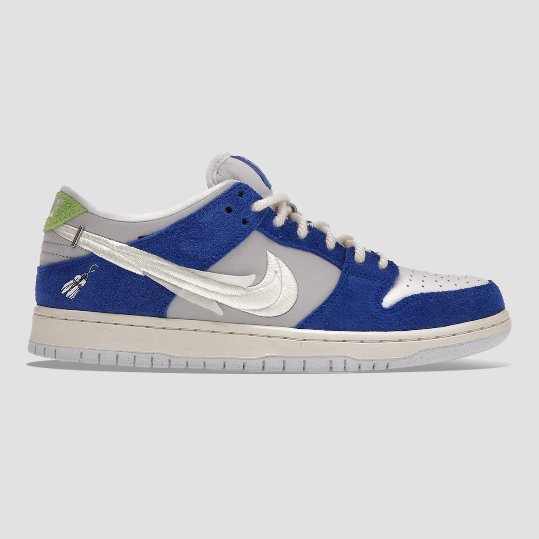Nike SB Dunk Low Pro Fly Streetwear Gardenia size 10 and 12 Front of Shoe