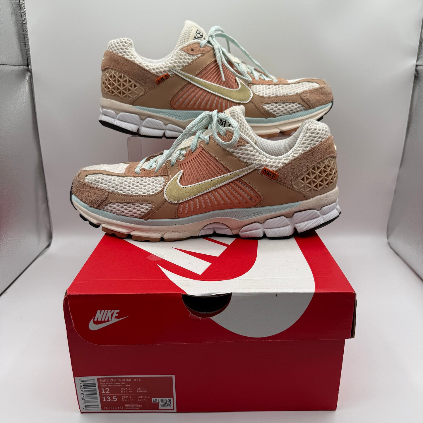 Nike Zoom Vomero 5 Have a Nike Day Pre-Owned Size 12 Outside of Shoe