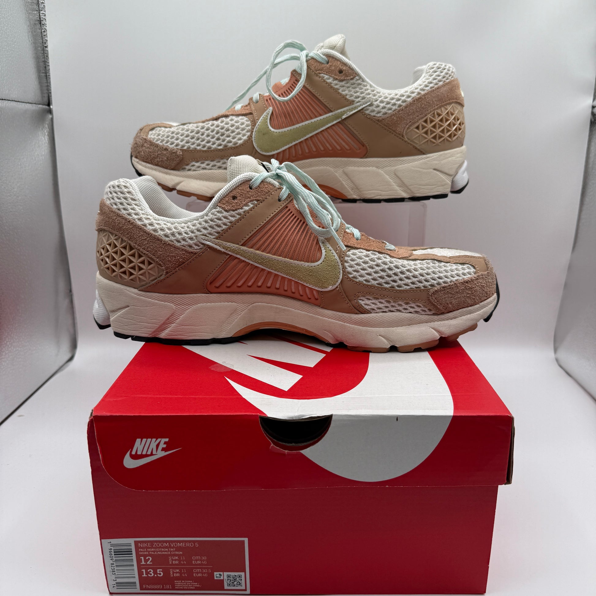 Nike Zoom Vomero 5 Have a Nike Day Pre-Owned Size 12 Inside of Shoe