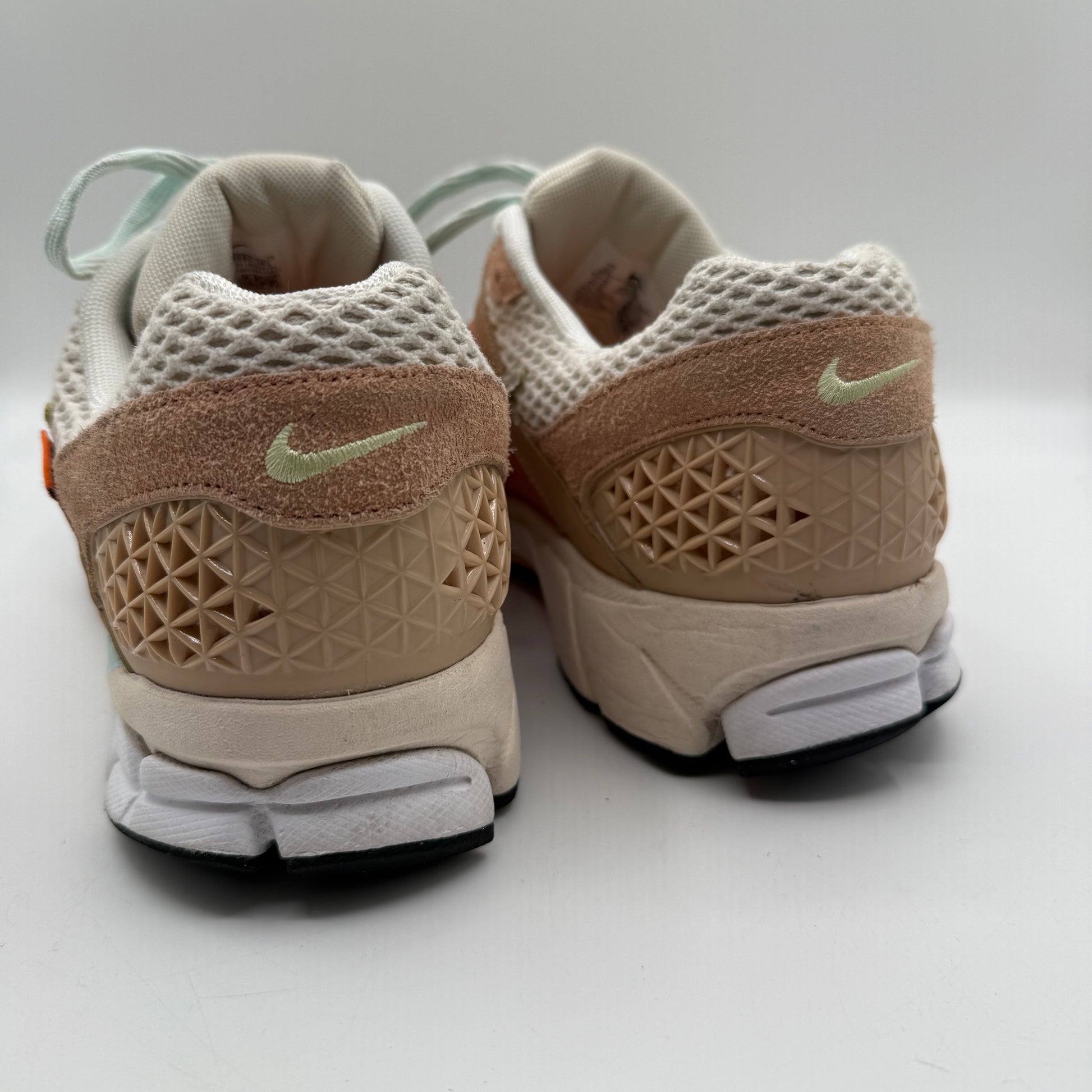 Nike Zoom Vomero 5 Have a Nike Day Pre-Owned Size 12 Back of Shoe