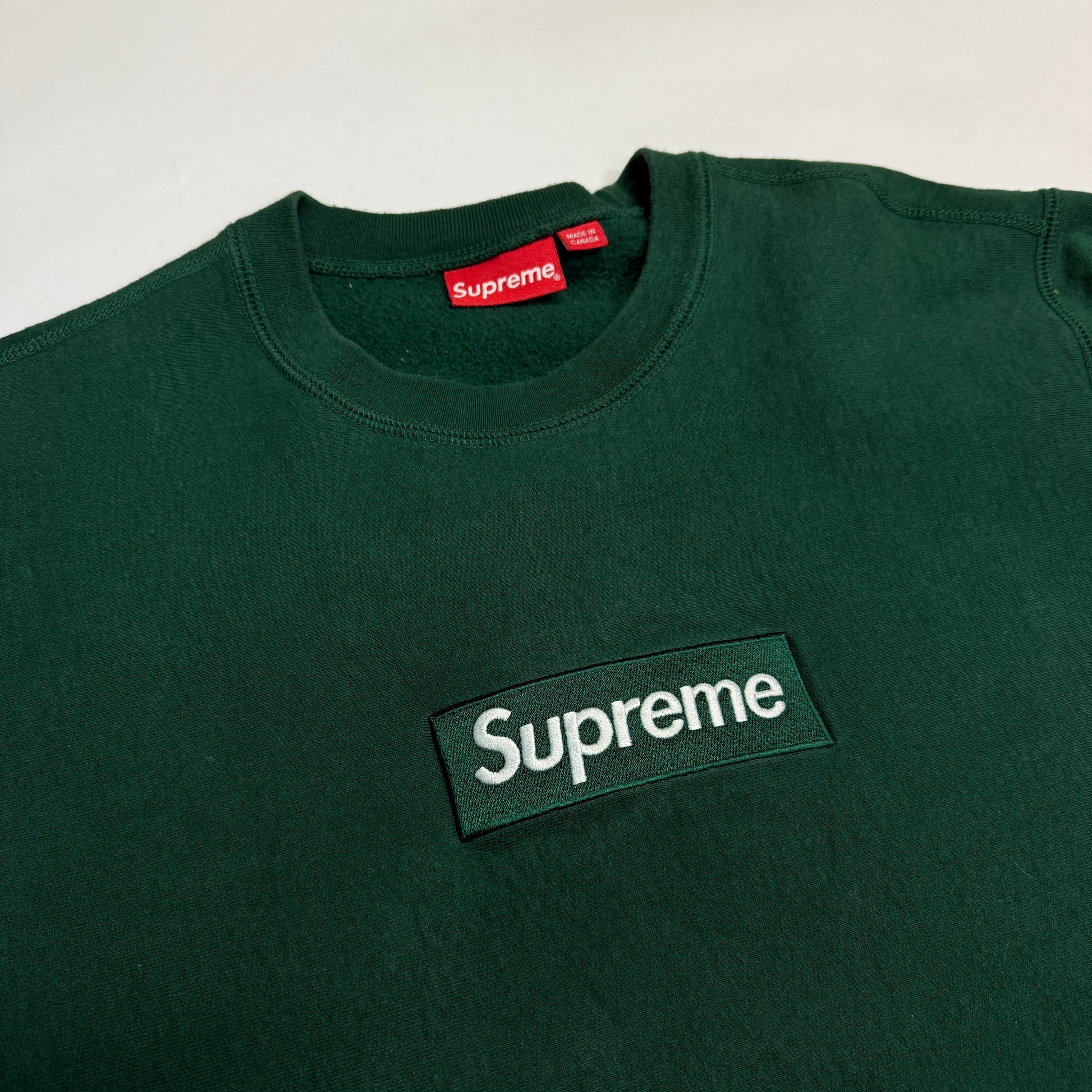 Supreme Box Logo Crewneck Dark Green (FW18) detail of crewneck