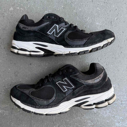 New Balance 2002R Black Gunmetal *pre-owned* SIZE 8.5