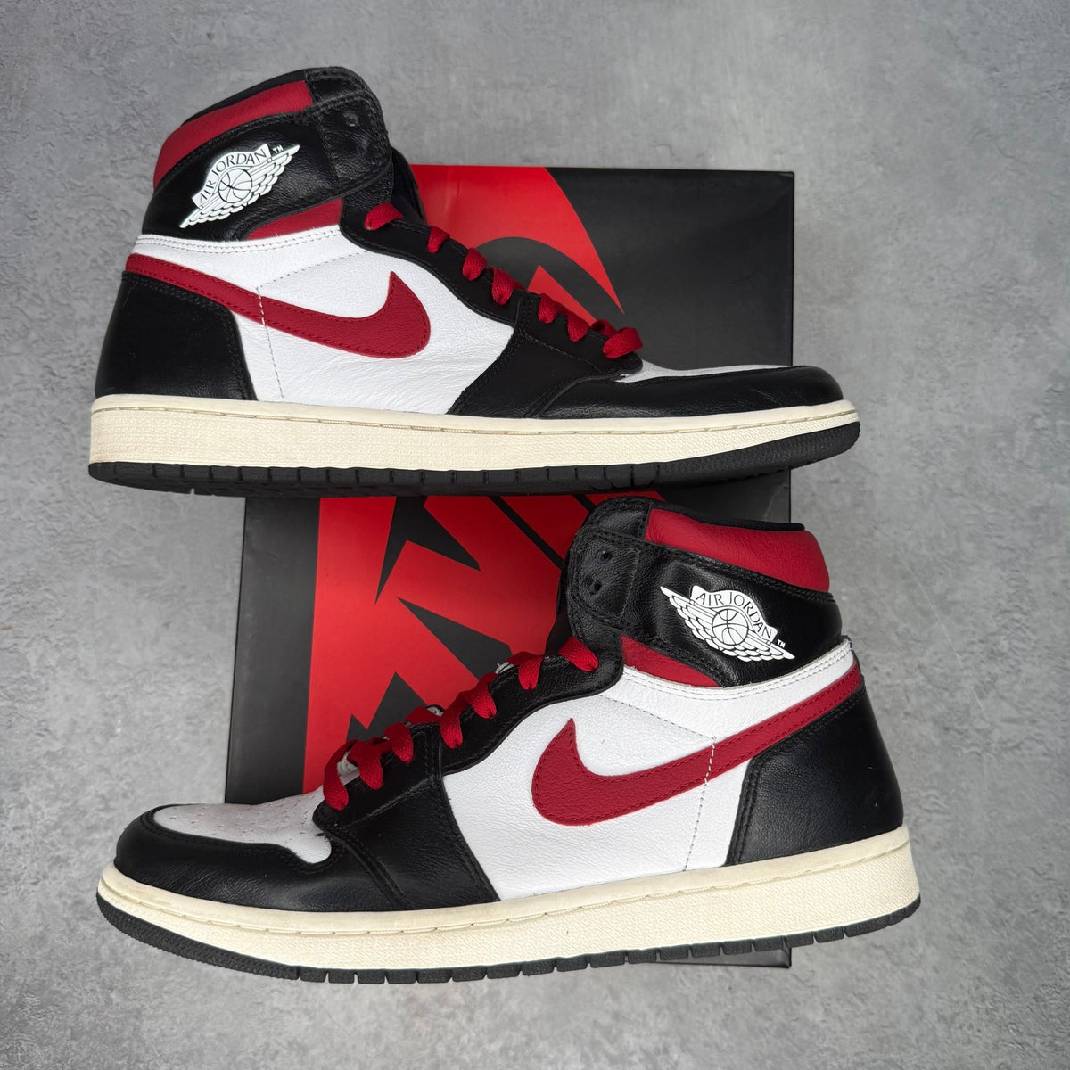 Jordan 1 Retro High Black Gym Red *pre-owned* SIZE 11 - Kicks Collective PA - Jordan - 555088-061 - Men's Shoes - 11M/12.5W - Pre-Owned