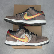 Nike SB Dunk Low Beijing Metallic Gold 10 (Pre-Owned) - Image 2