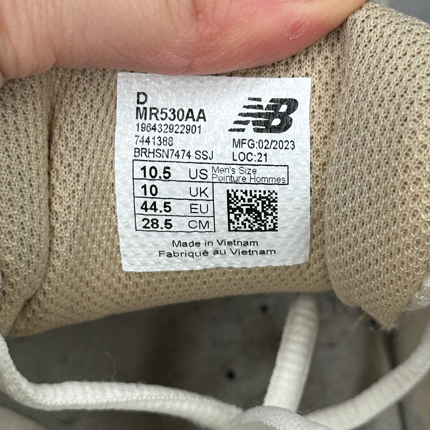 New Balance 530 Beige Angora *pre-owned* SIZE 10.5