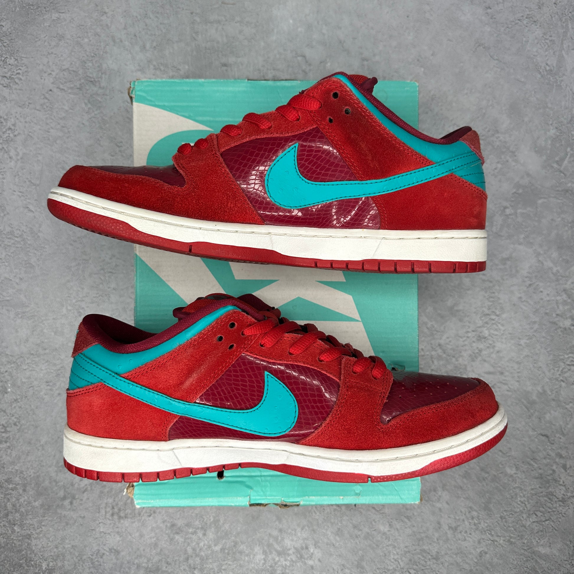 Nike SB Dunk Low Brickhouse Turbo Green *pre-owned* SIZE 11.5