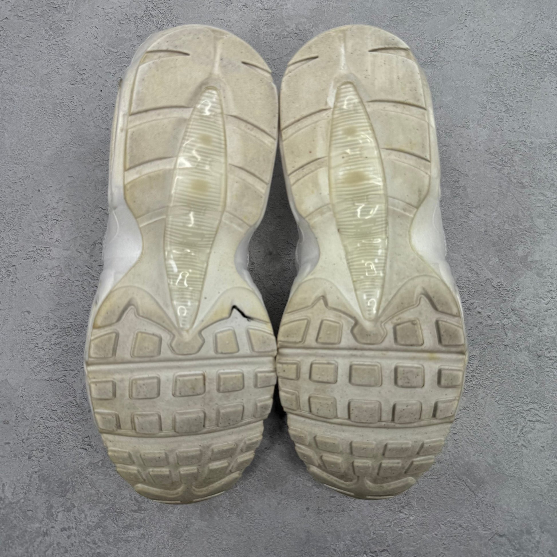 Nike Air Max 95 Recraft Triple White (GS) *pre - owned* SIZE 7Y - Kicks Collective PA - Nike - CJ3906 - 100 - Kid's Shoes - 7Y - Pre - Owned