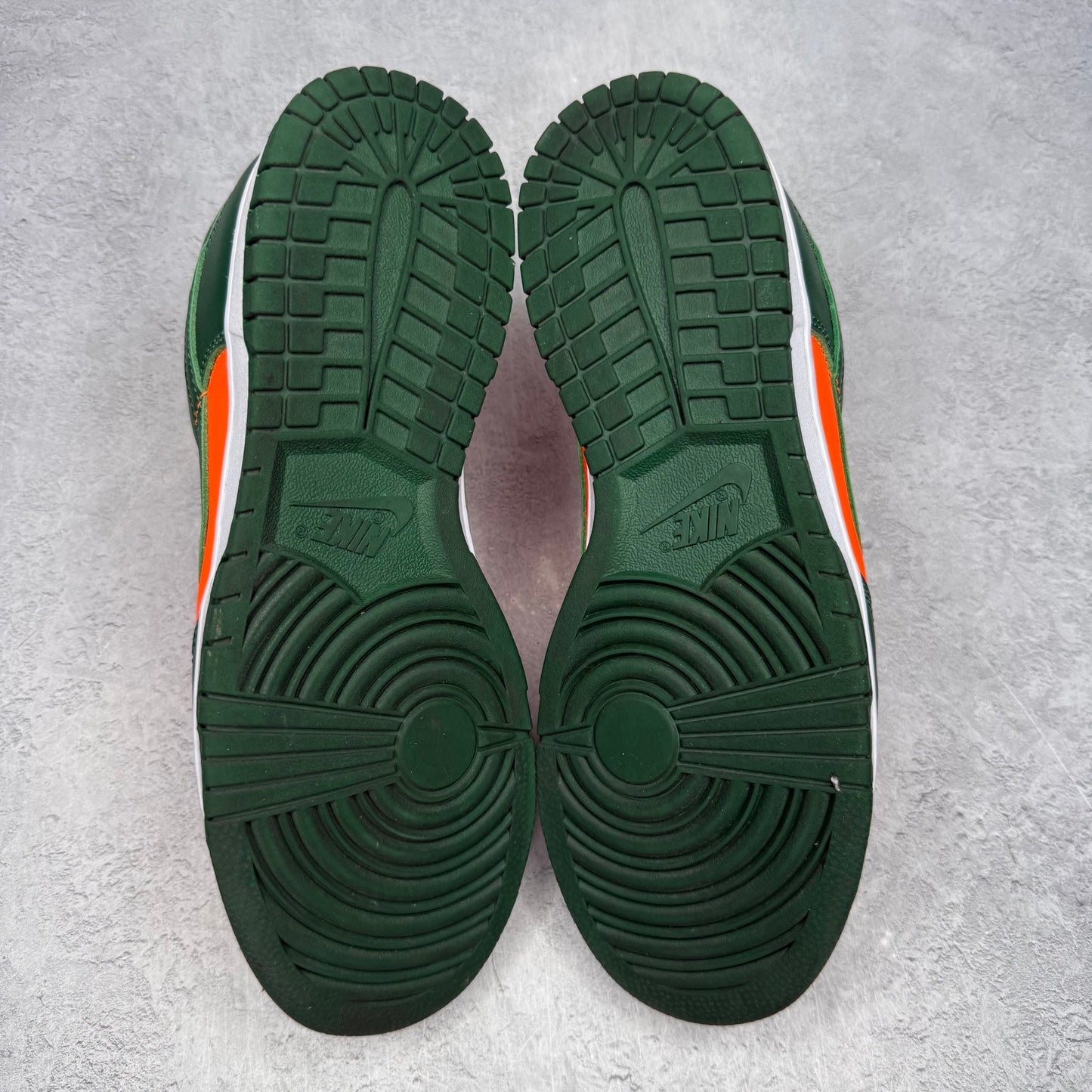 Nike Dunk Low Retro Miami Hurricanes *pre-owned* SIZE 9