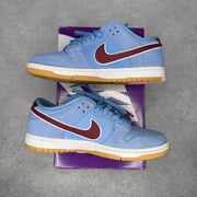 Nike SB Dunk Low Philadelphia Phillies *pre-owned* SIZE 8