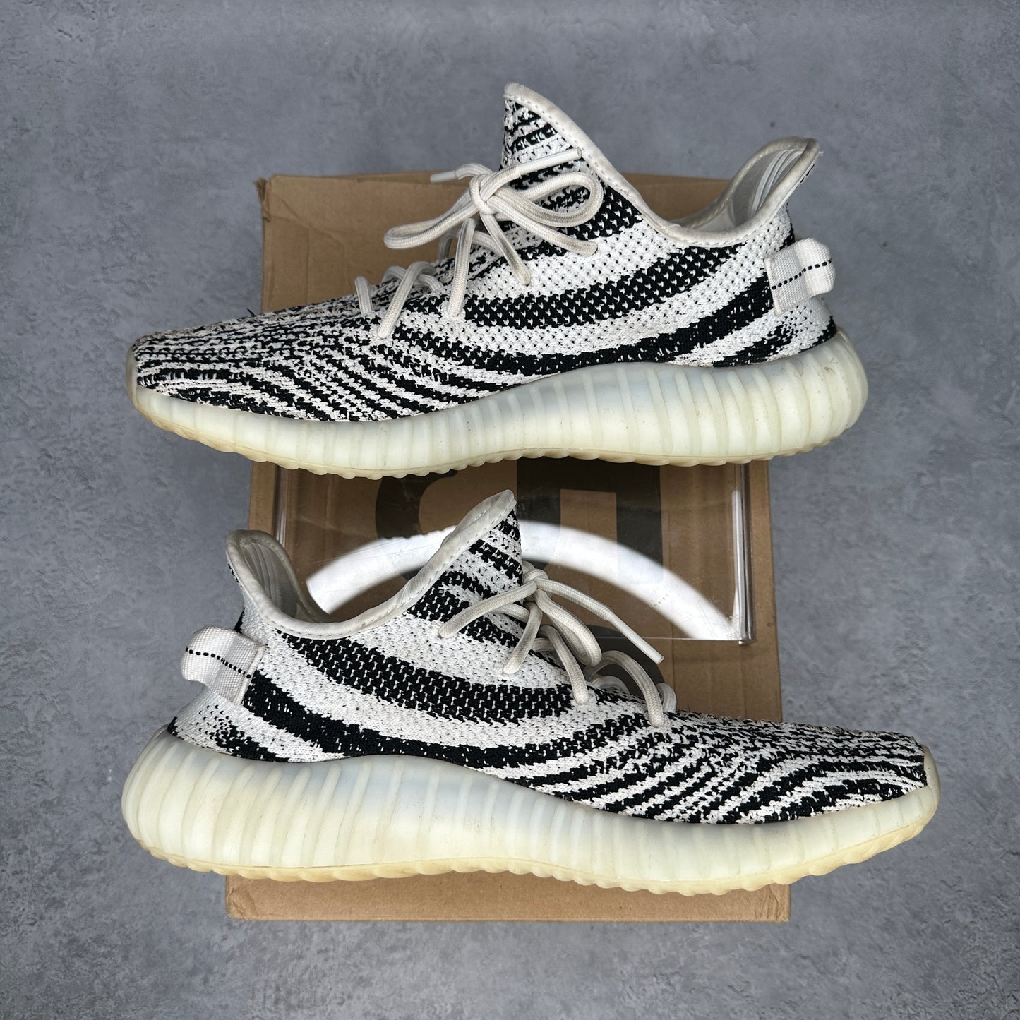 adidas Yeezy Boost 350 V2 Zebra *pre-owned* SIZE 11