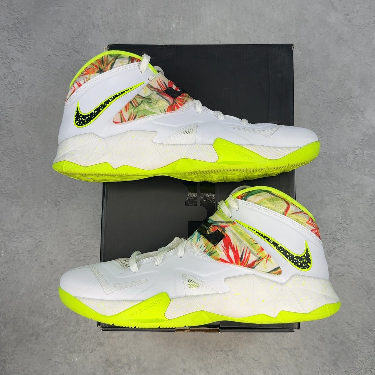 Nike LeBron Zoom Soldier 7 King's Pride 9 (Pre-Owned) - front