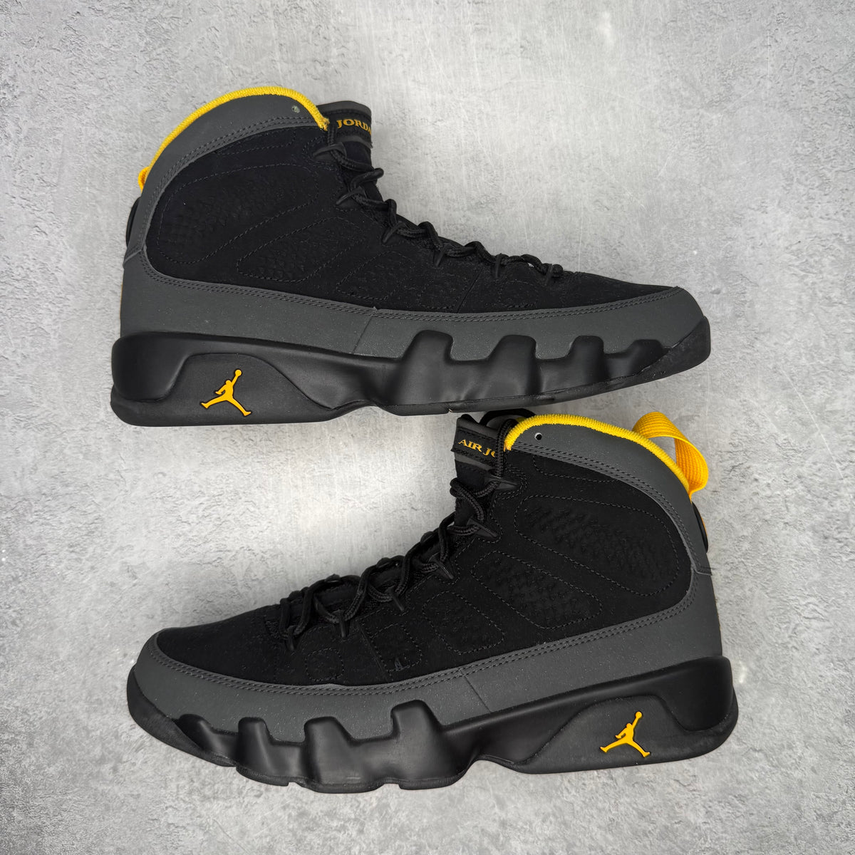 Jordan 9 Retro Dark Charcoal University Gold *pre-owned* SIZE 8.5