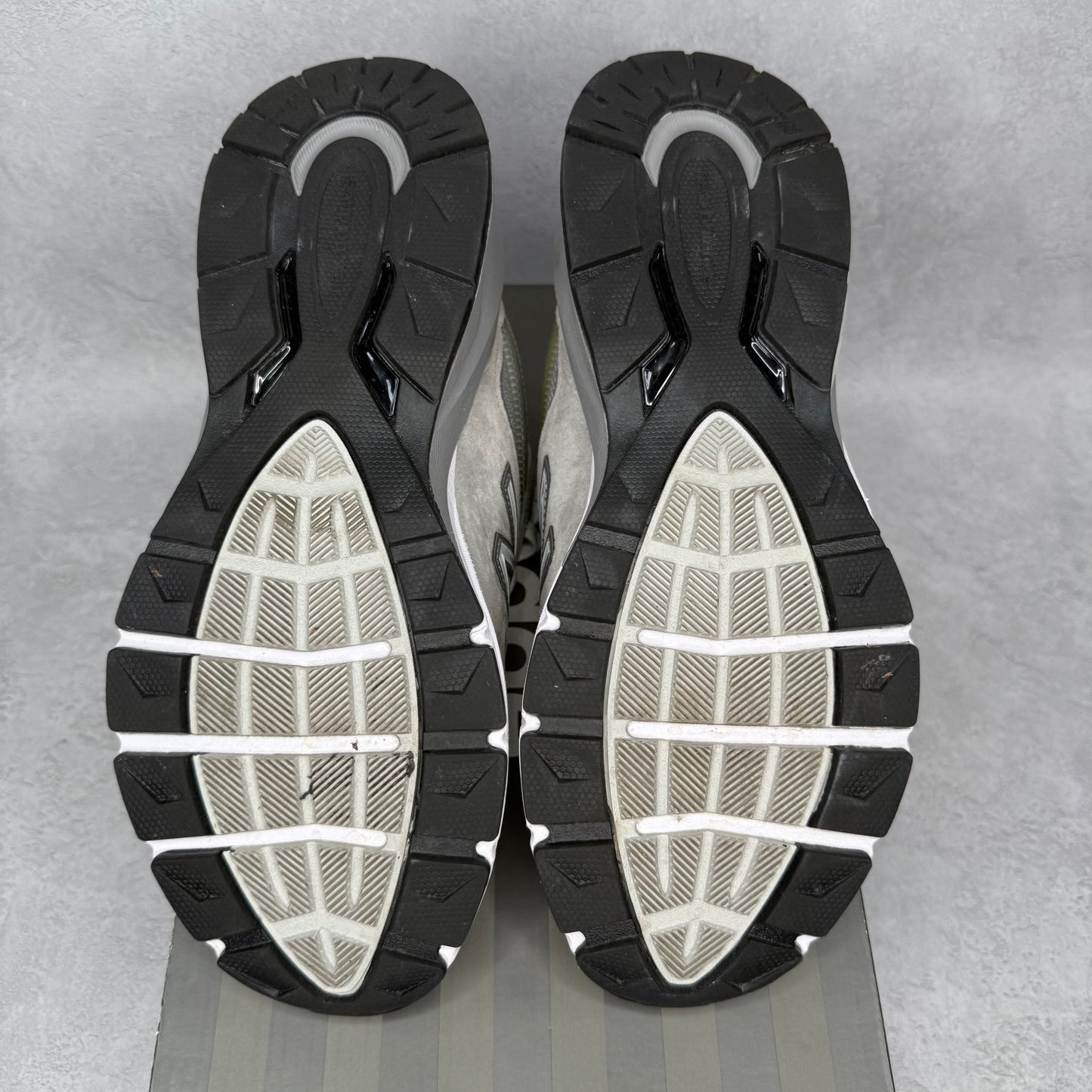 New Balance 990v5 Grey *pre-owned* SIZE 7.5