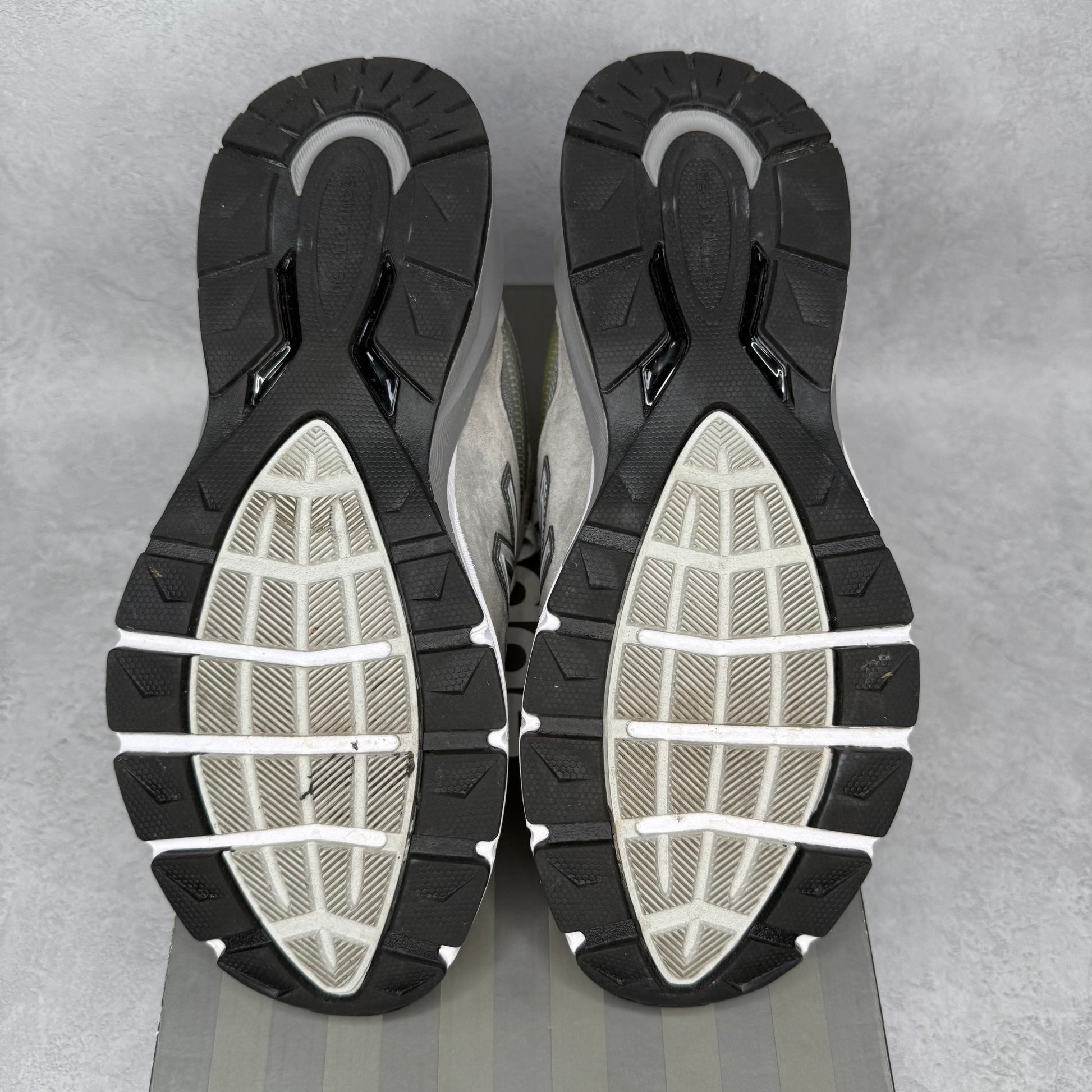 New Balance 990v5 Grey *pre-owned* SIZE 7.5