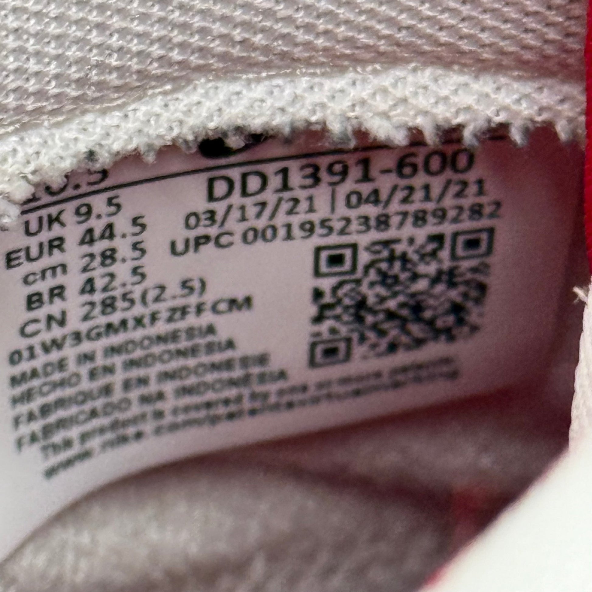 Nike Dunk Low Championship Red *pre - owned* SIZE 10.5 - Kicks Collective PA - Nike - DD1391-600 - Men's Shoes - 10.5M/12W - Pre - Owned - No Box