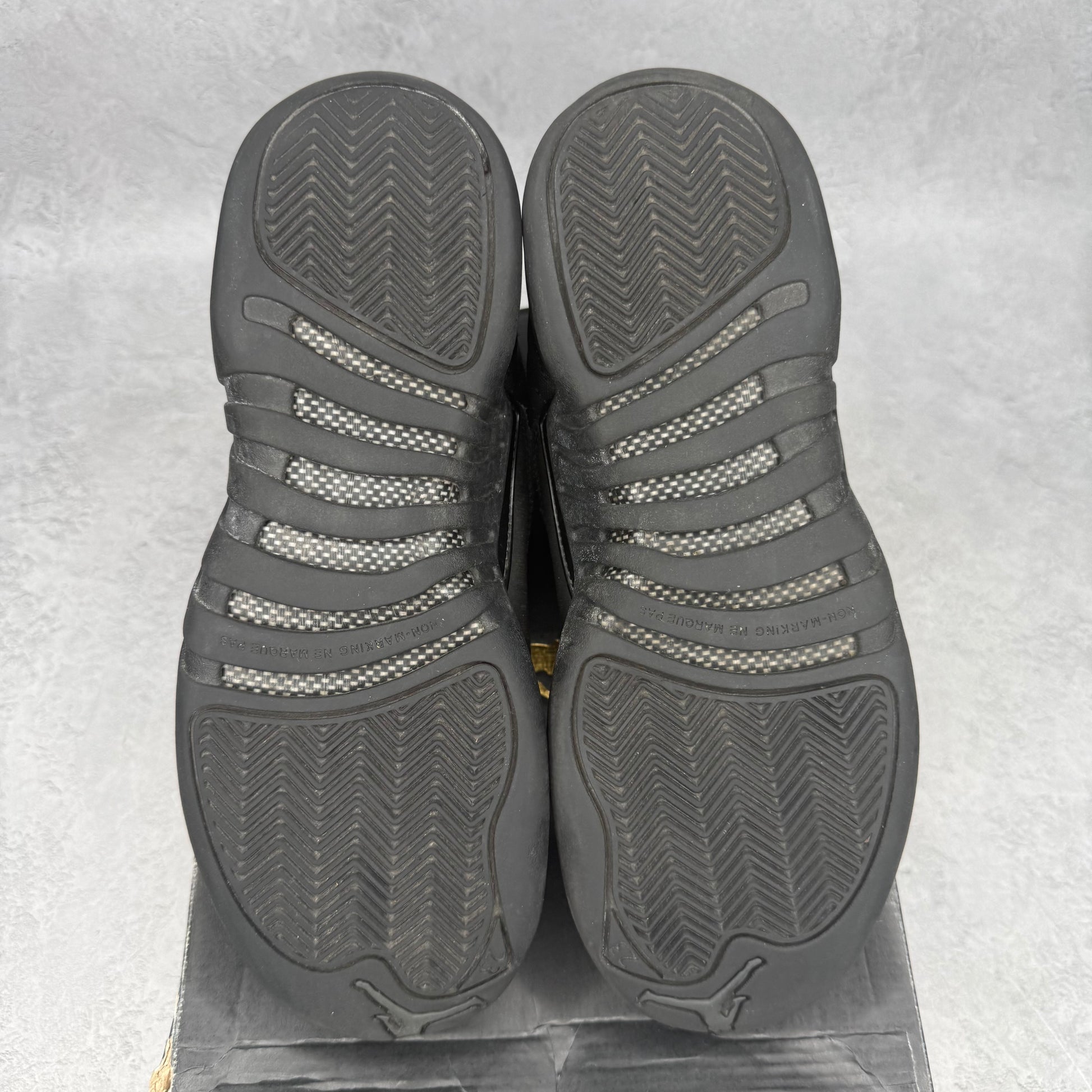 Jordan 12 Retro Winter Black (GS) *pre-owned* SIZE 7Y