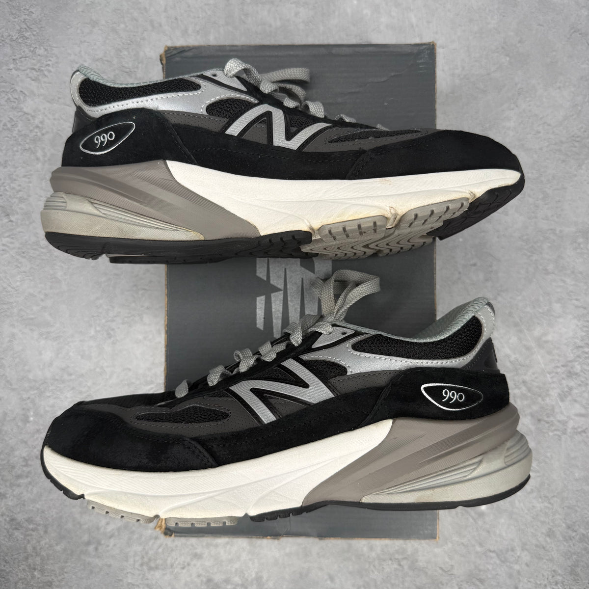 New Balance 990 Black *pre-owned* SIZE 7