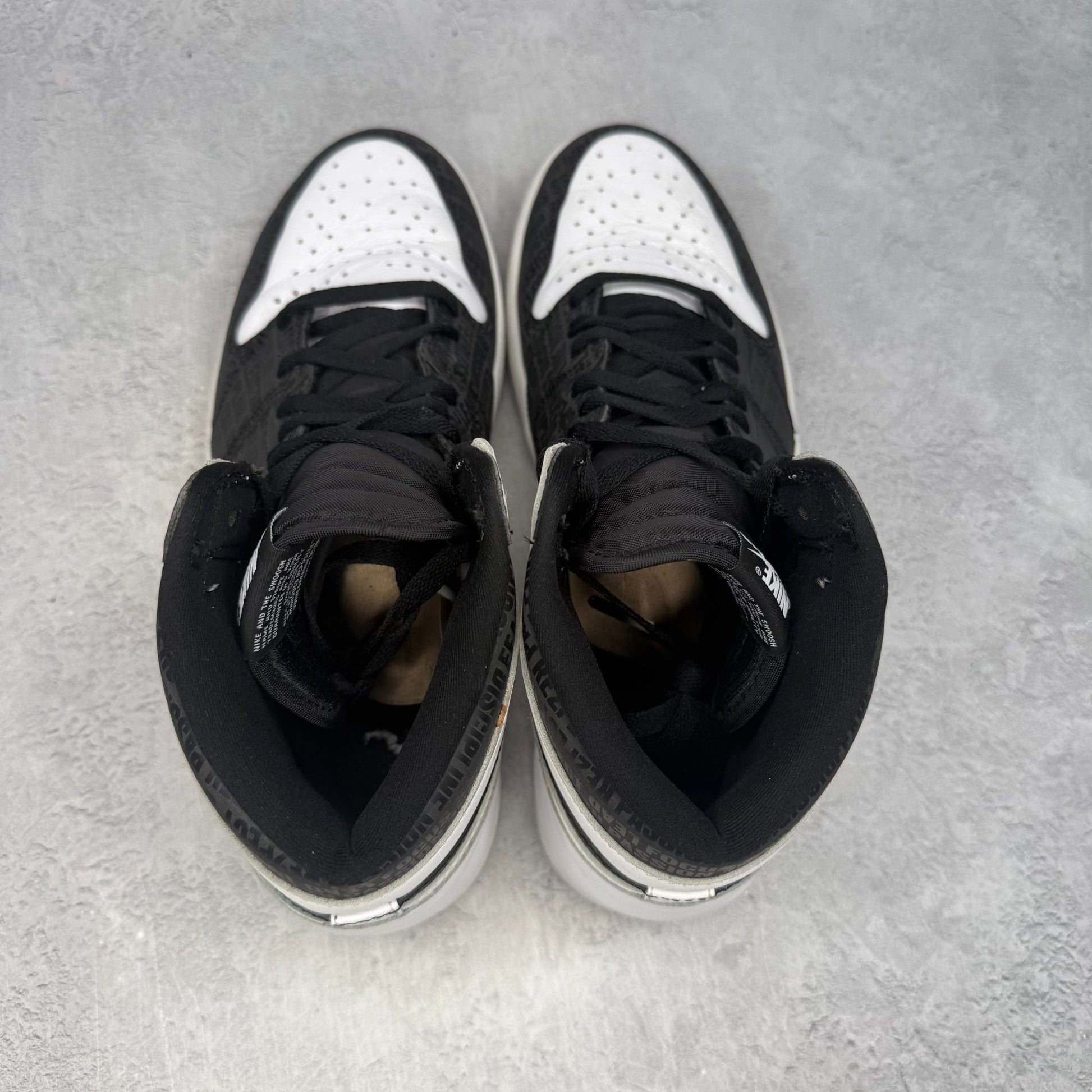 Jordan 1 Retro High RE2PECT (Derek Jeter) *pre - owned* SIZE 11 - Kicks Collective PA - Jordan - 555088-008 - Men's Shoes - 11M/12.5W - Pre - Owned - No Box