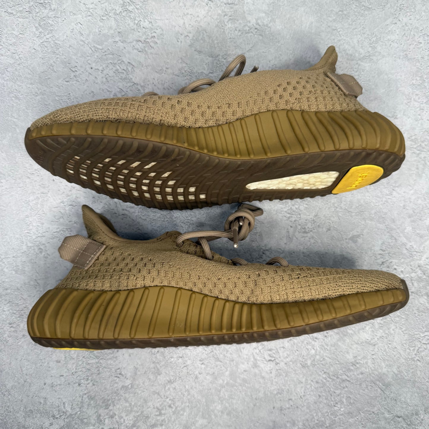 adidas Yeezy Boost 350 V2 Earth *pre-owned* SIZE 9.5