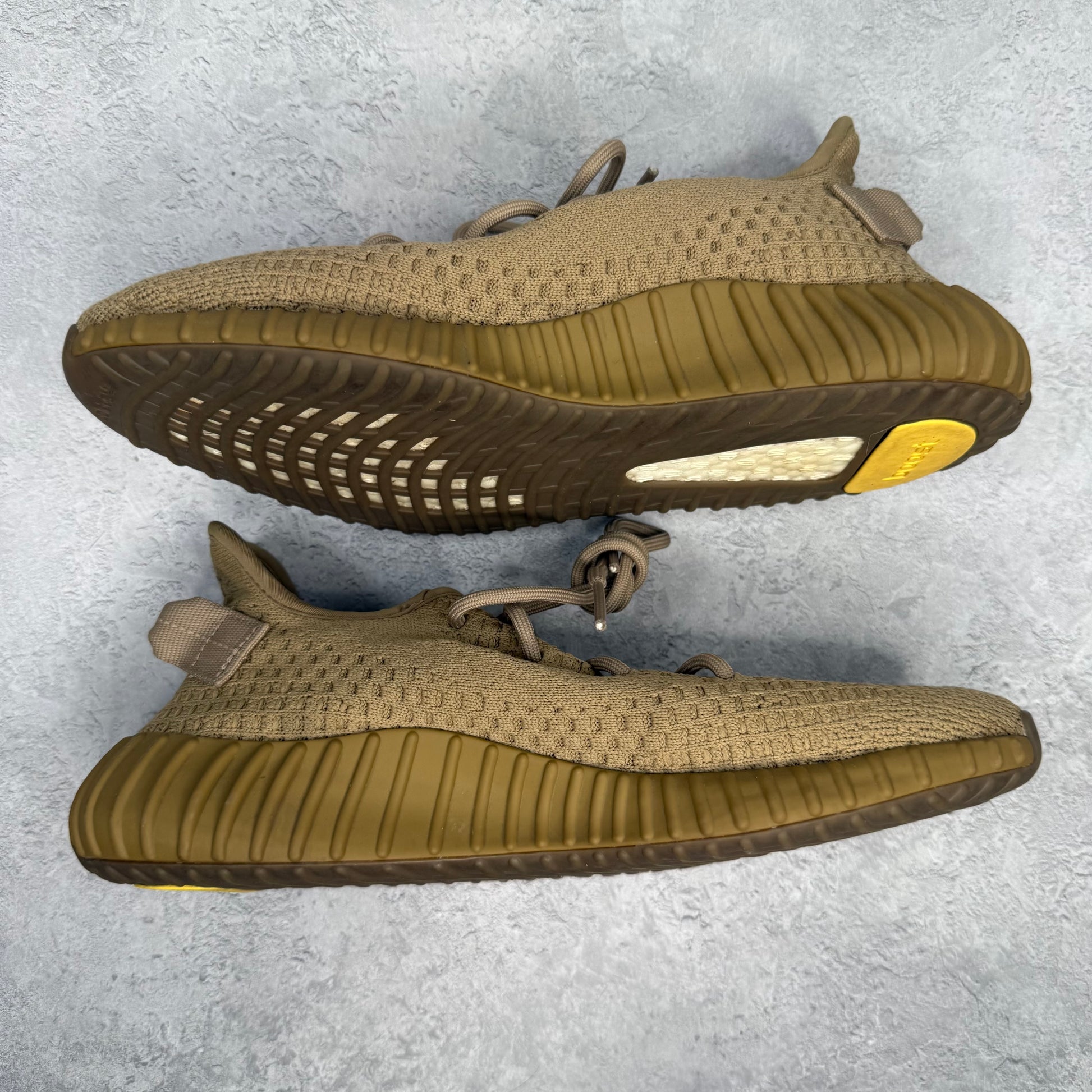 adidas Yeezy Boost 350 V2 Earth *pre-owned* SIZE 9.5