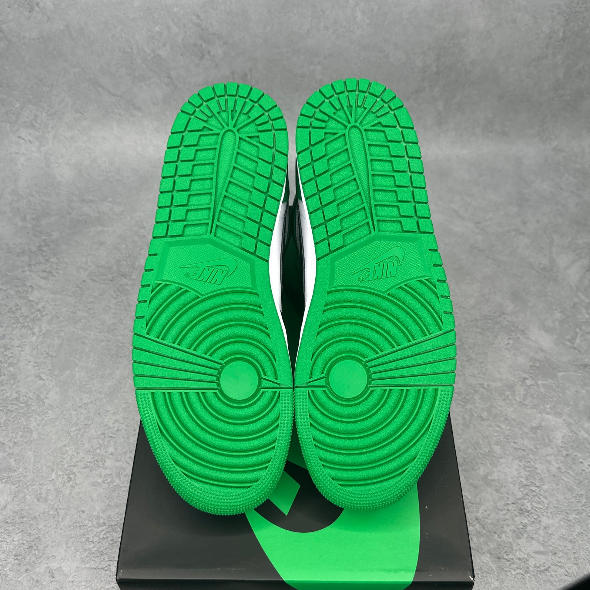 Jordan 1 Retro High OG Lucky Green