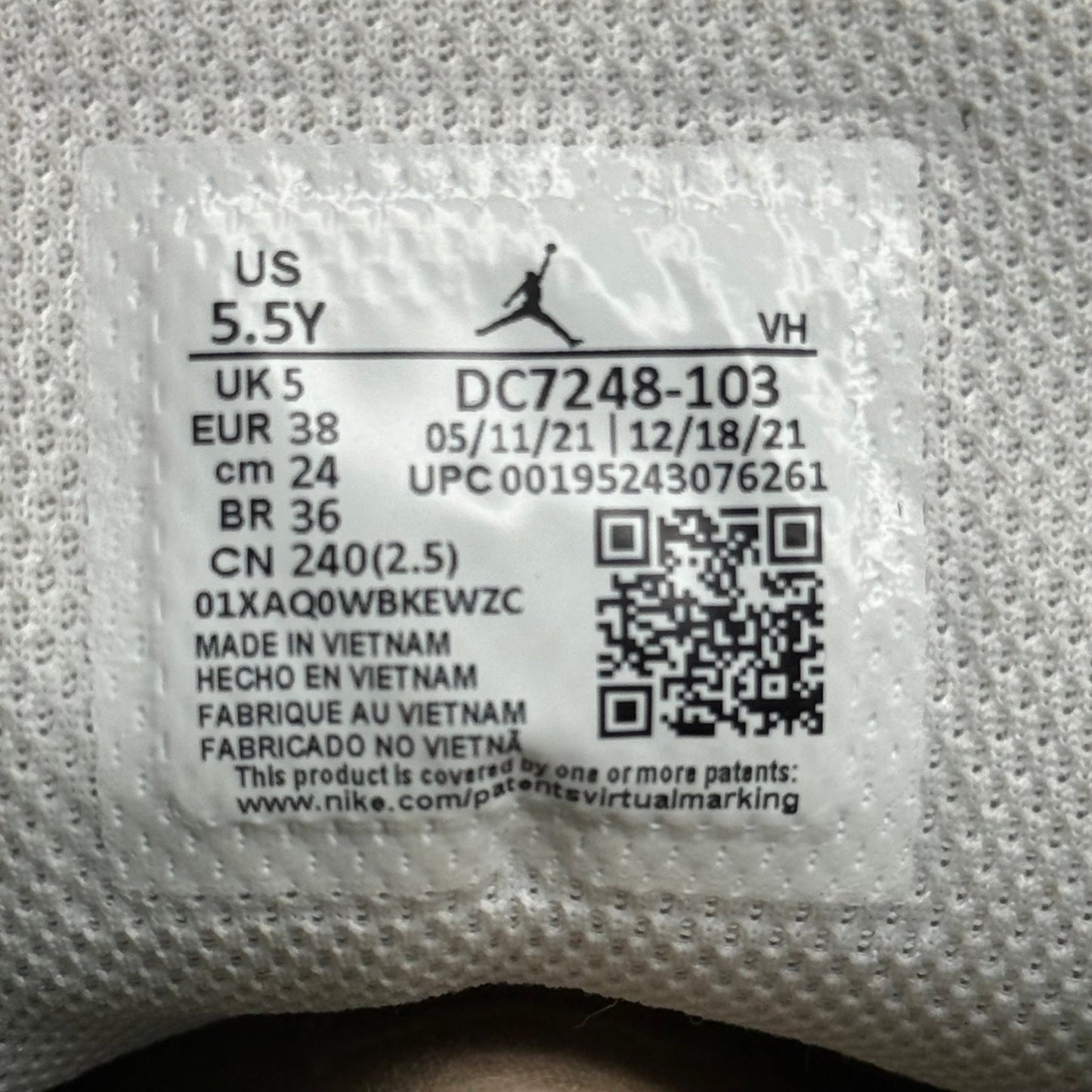 Jordan 1 Mid SE White Pine Green Smoke Grey (GS) *pre - owned* SIZE 5.5Y - Kicks Collective PA - Jordan - DC7248-103 - Kid's Shoes - 5.5Y - Pre - Owned