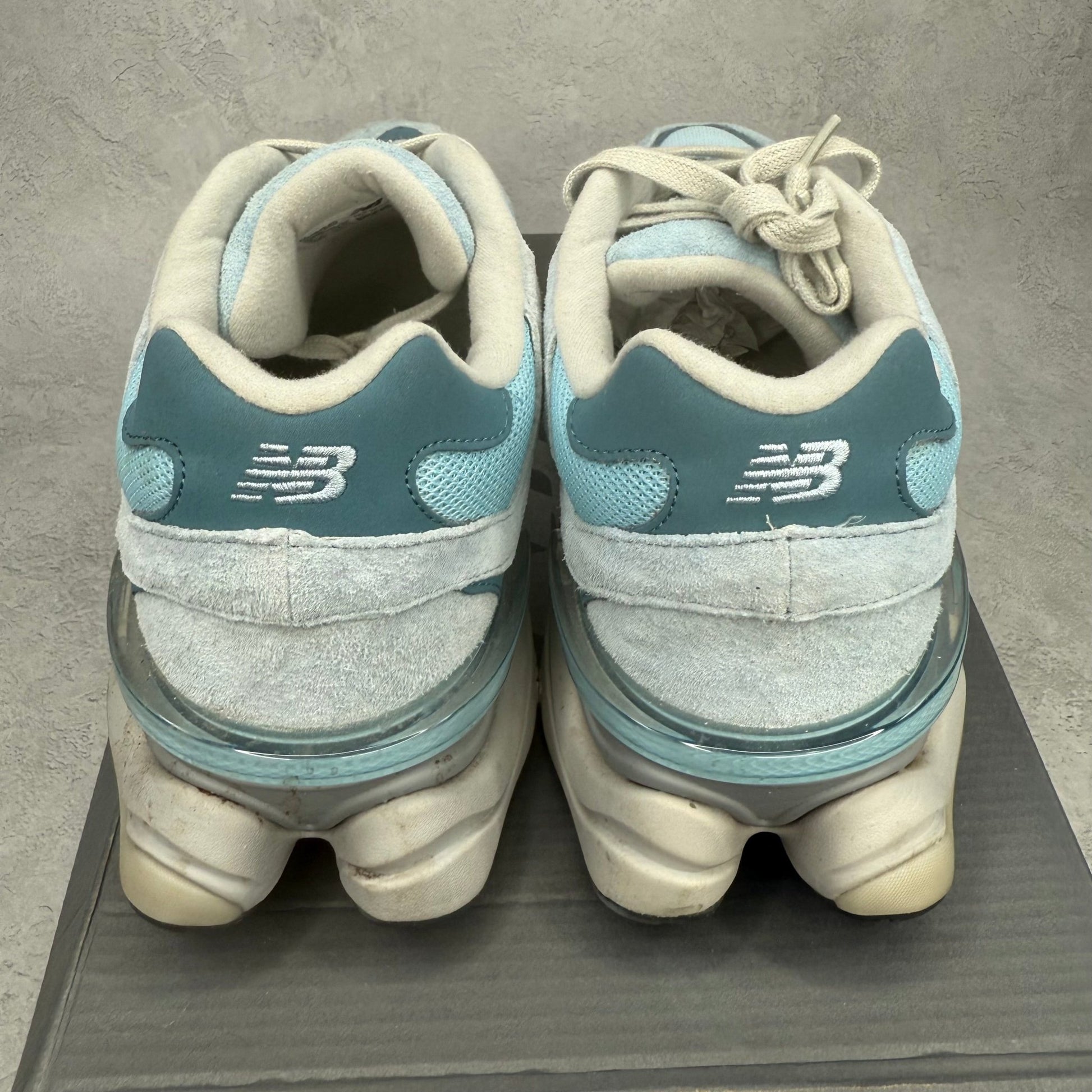 New Balance 9060 Chrome Blue *pre - owned* SIZE 9 - Kicks Collective PA - New Balance - U9060EED - Men's Shoes - 9M/10.5W - Pre - Owned
