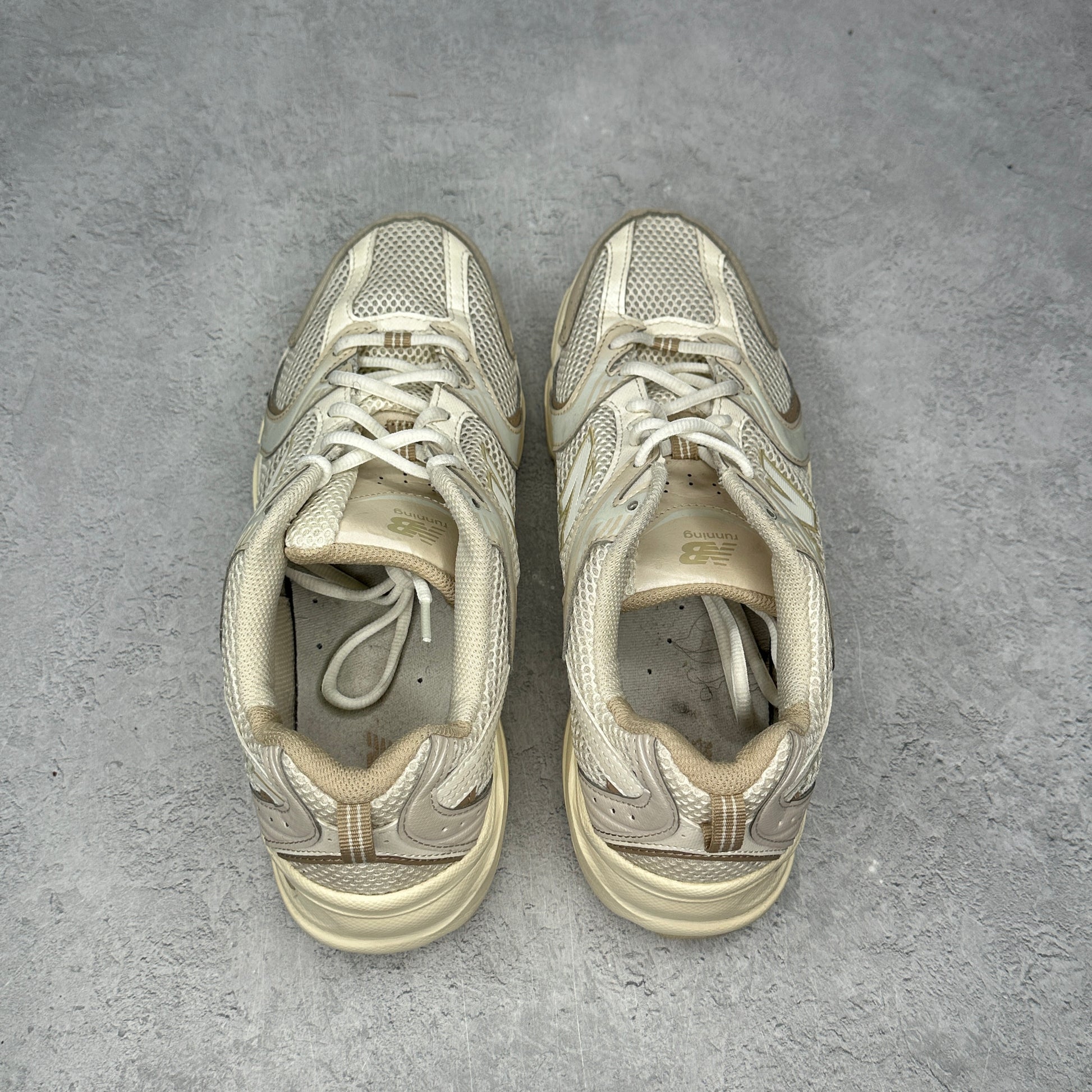 New Balance 530 Beige Angora *pre-owned* SIZE 10.5