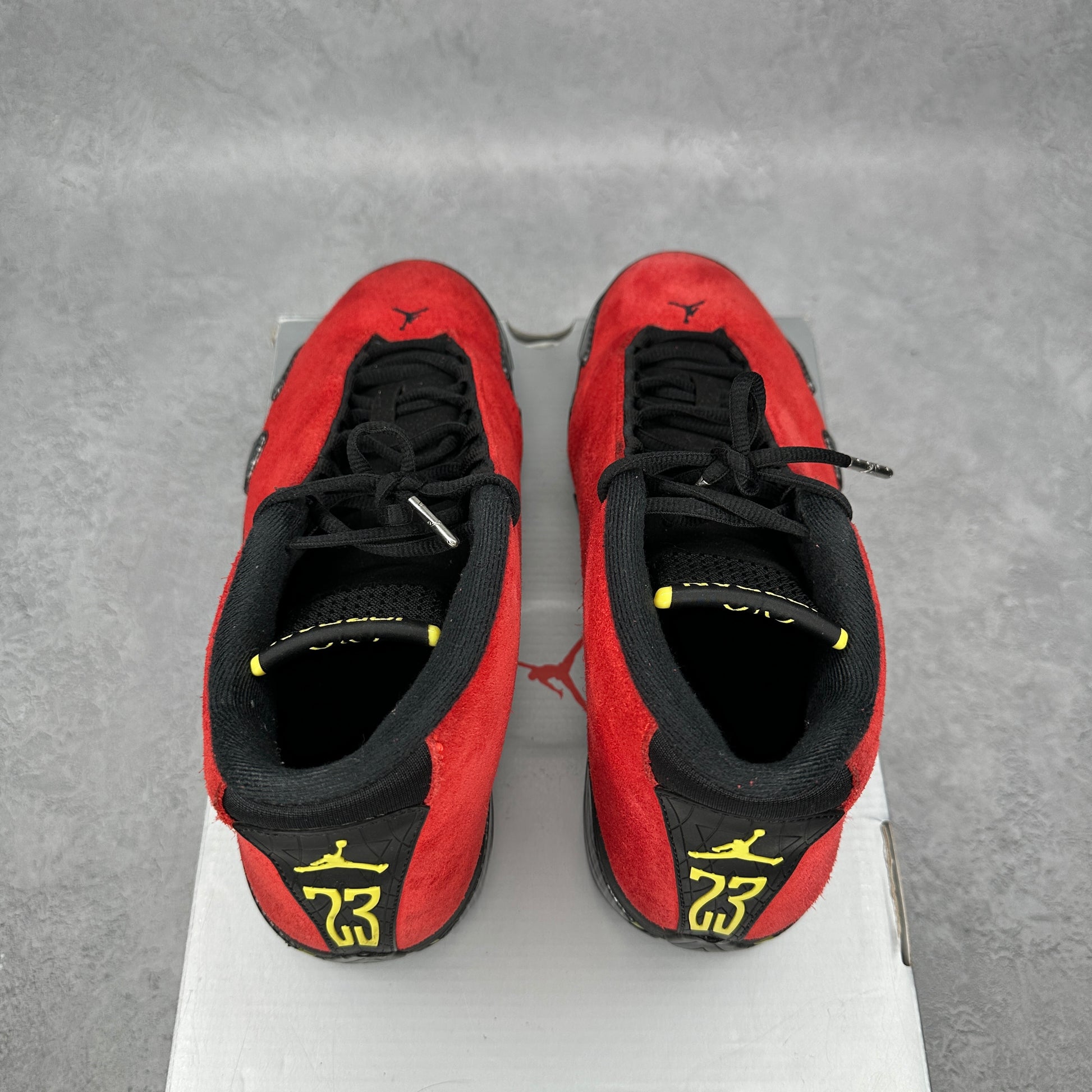 Jordan 14 Retro Ferrari (2025) *pre-owned* SIZE 9
